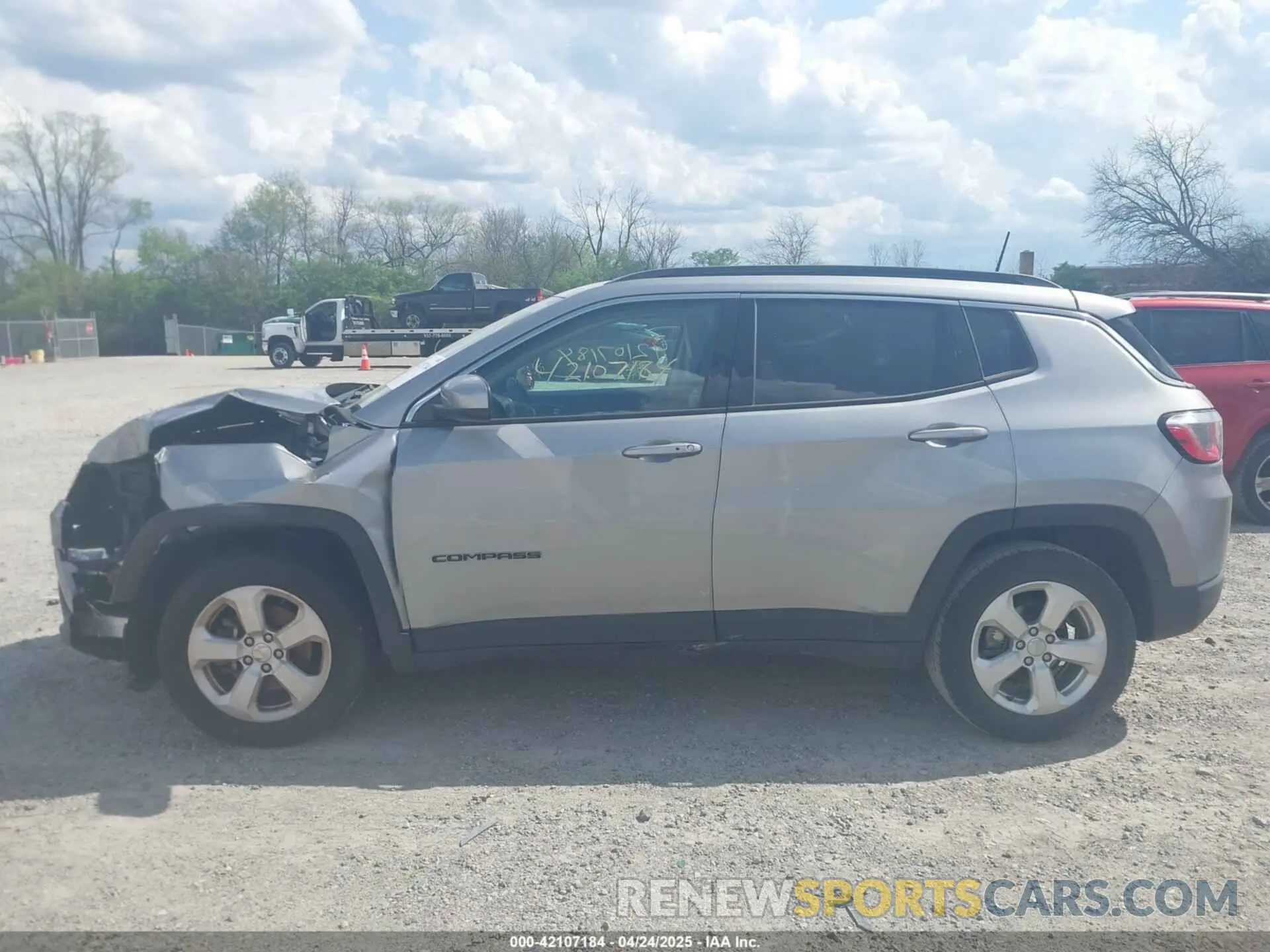 15 Photograph of a damaged car 3C4NJCBB7KT742453 JEEP COMPASS 2019