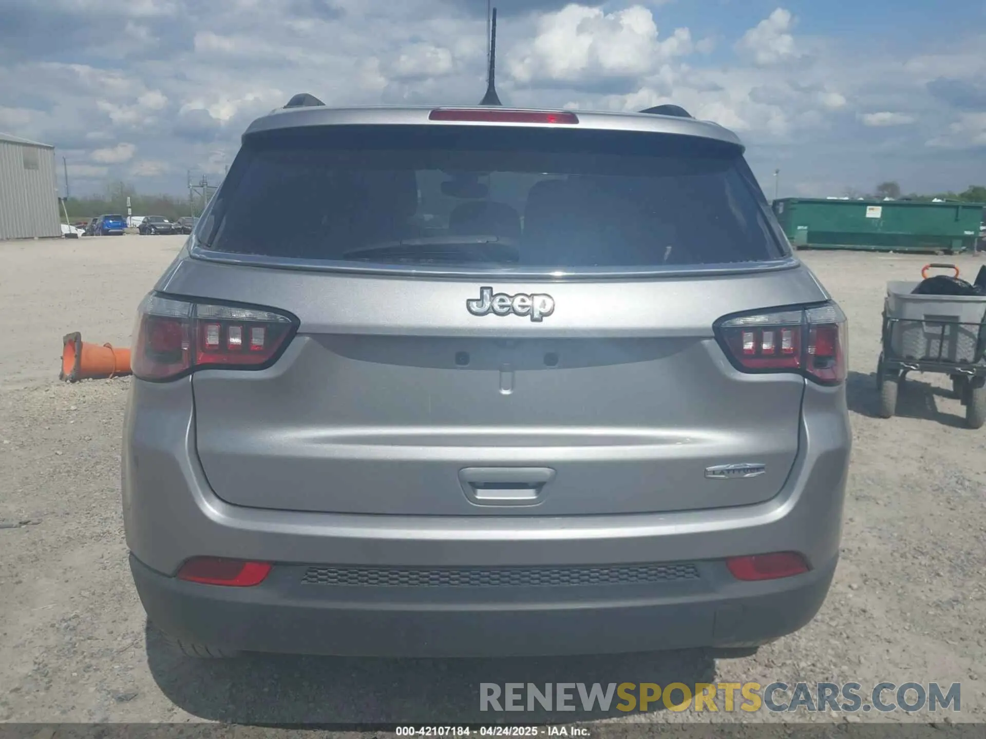 17 Photograph of a damaged car 3C4NJCBB7KT742453 JEEP COMPASS 2019