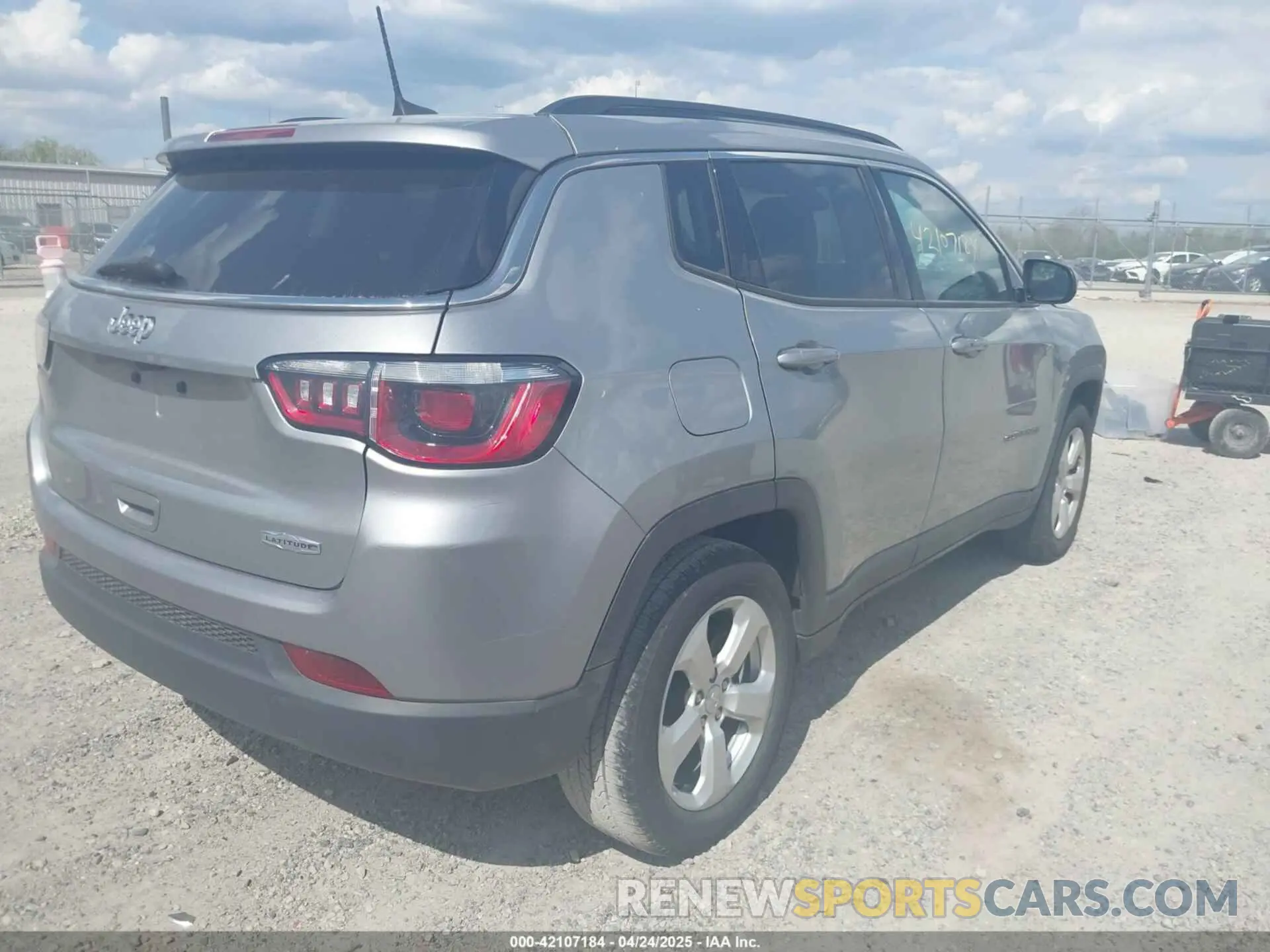 4 Photograph of a damaged car 3C4NJCBB7KT742453 JEEP COMPASS 2019