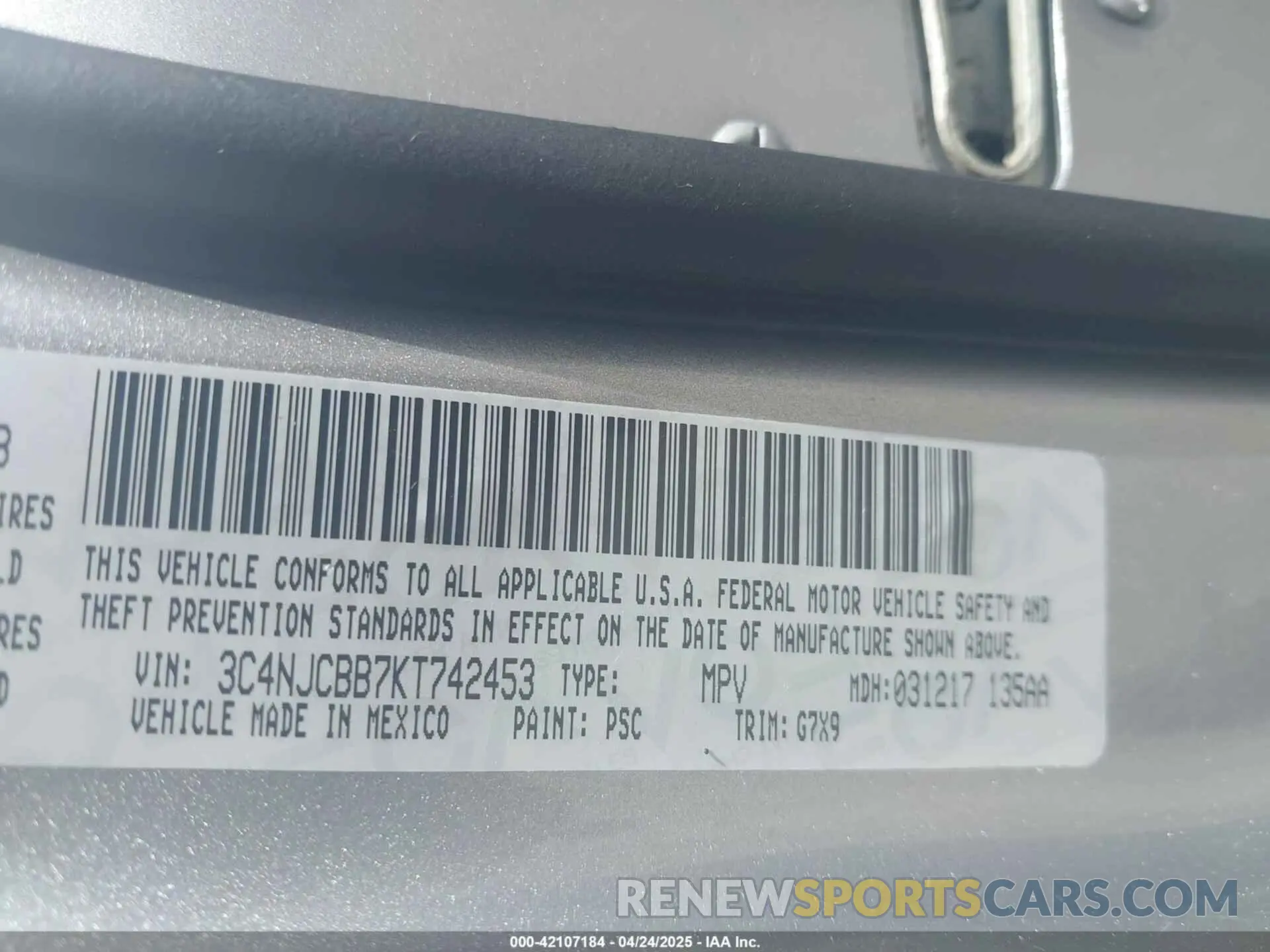 9 Photograph of a damaged car 3C4NJCBB7KT742453 JEEP COMPASS 2019