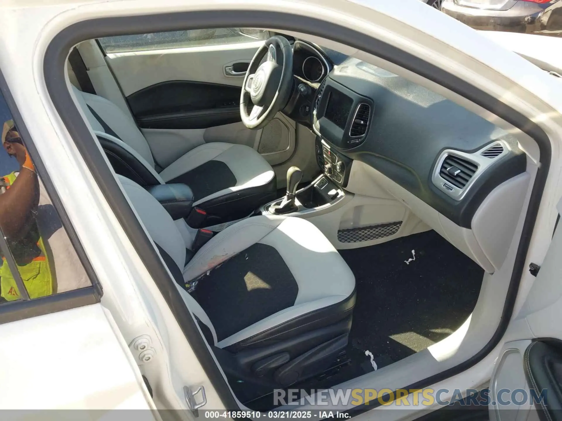 5 Photograph of a damaged car 3C4NJCBB7KT755879 JEEP COMPASS 2019