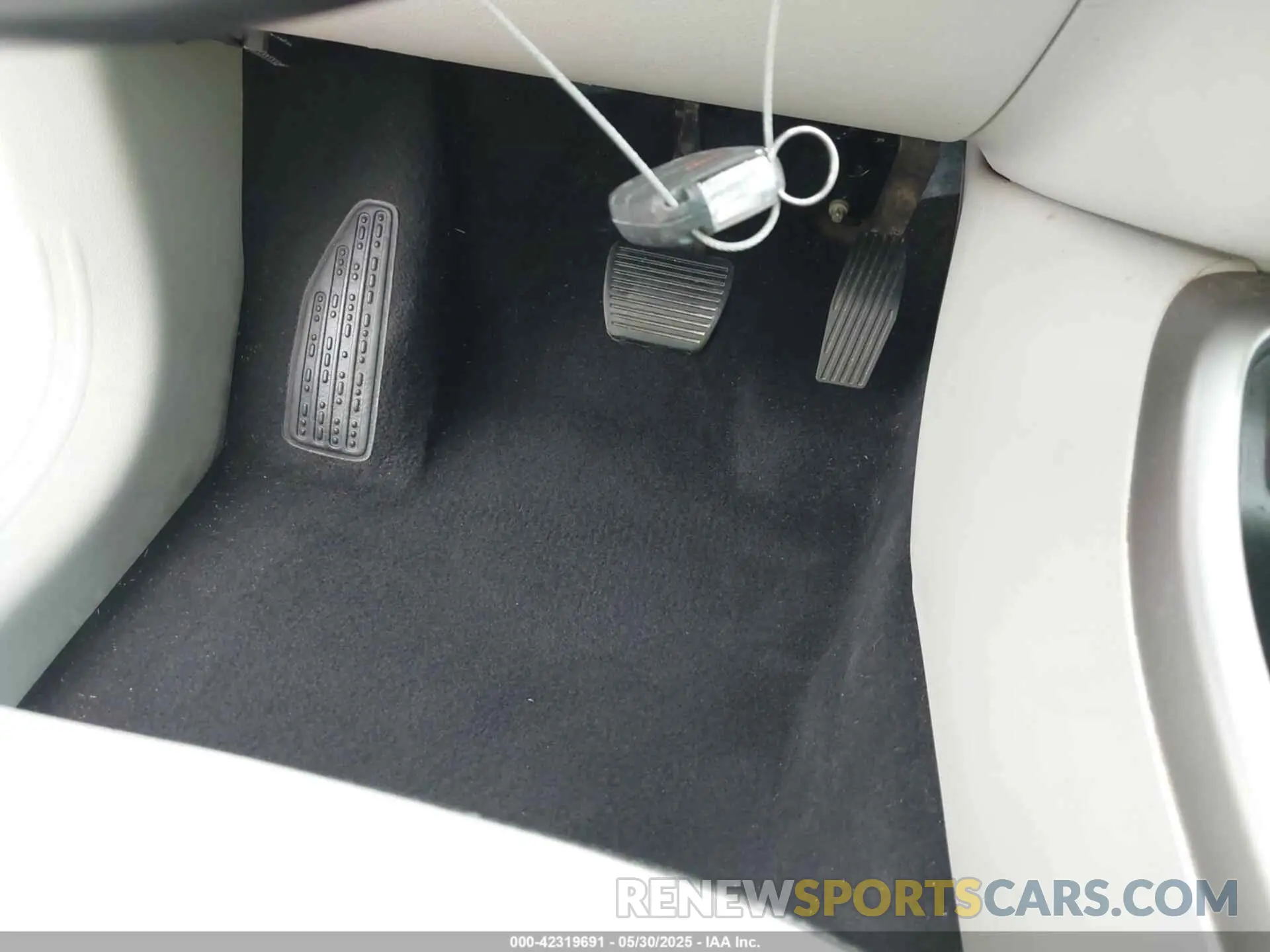 11 Photograph of a damaged car 3C4NJCBB7KT832430 JEEP COMPASS 2019