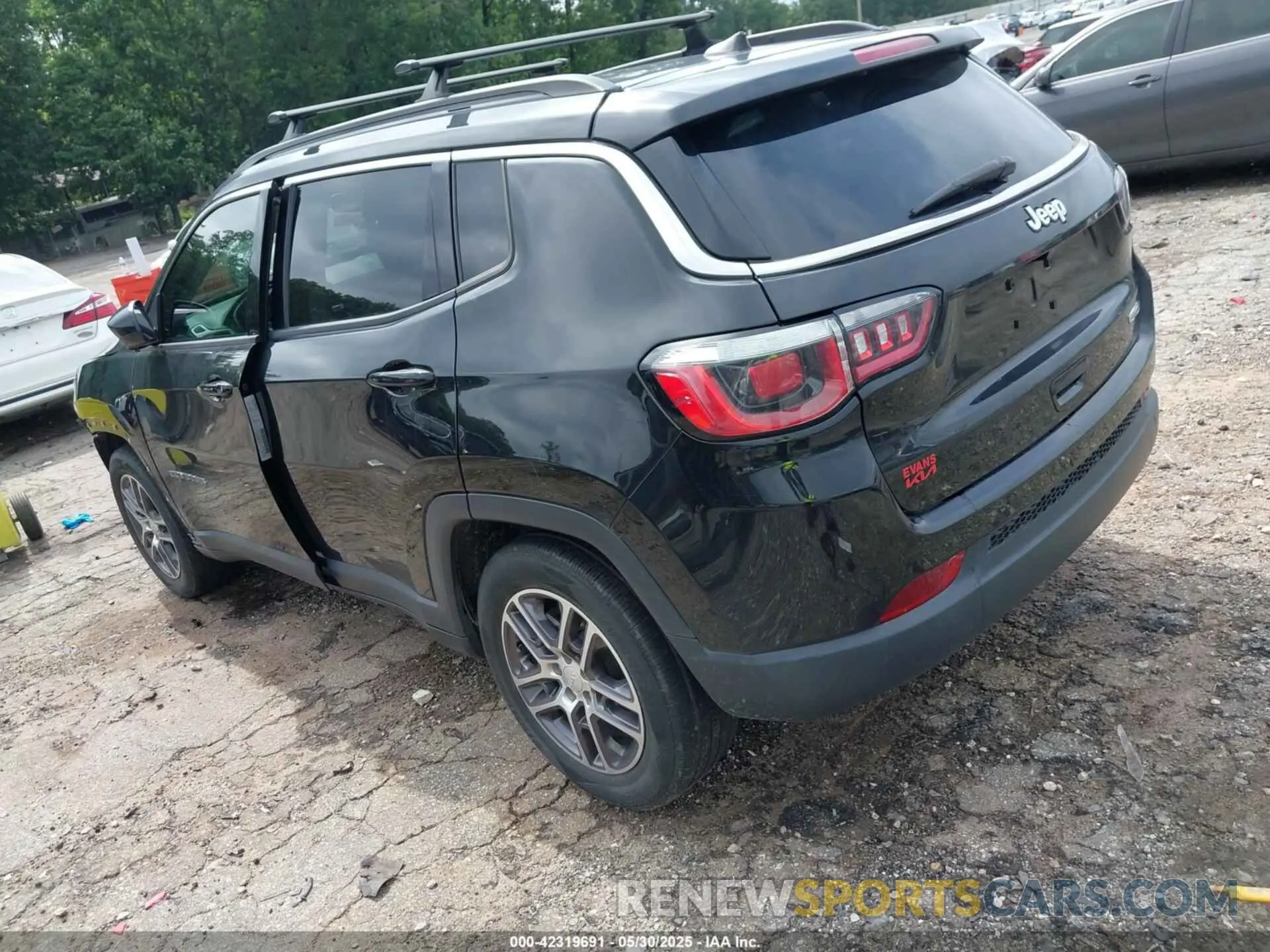 3 Photograph of a damaged car 3C4NJCBB7KT832430 JEEP COMPASS 2019