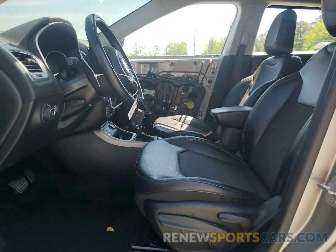 7 Photograph of a damaged car 3C4NJCBB7KT851060 JEEP COMPASS 2019