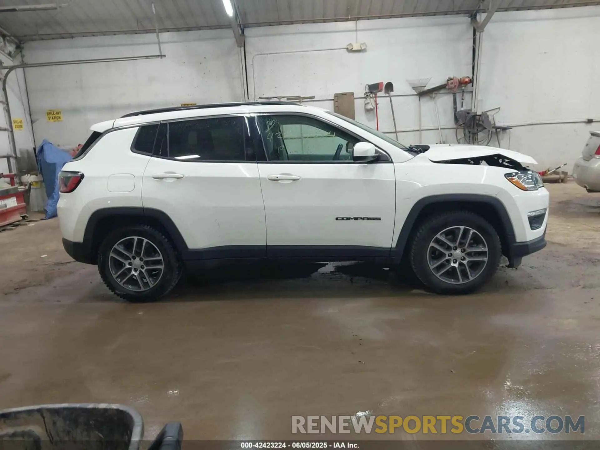 13 Photograph of a damaged car 3C4NJCBB8KT685910 JEEP COMPASS 2019