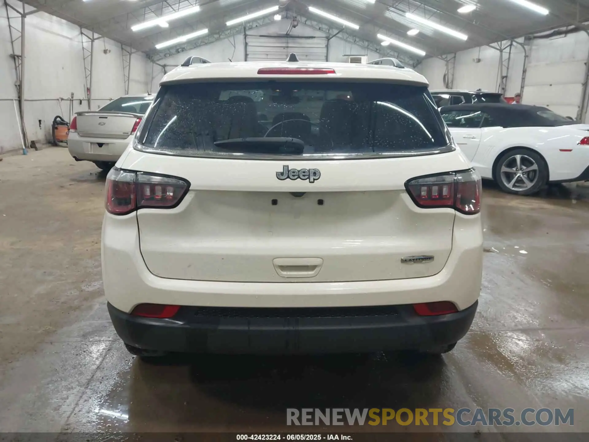 16 Photograph of a damaged car 3C4NJCBB8KT685910 JEEP COMPASS 2019