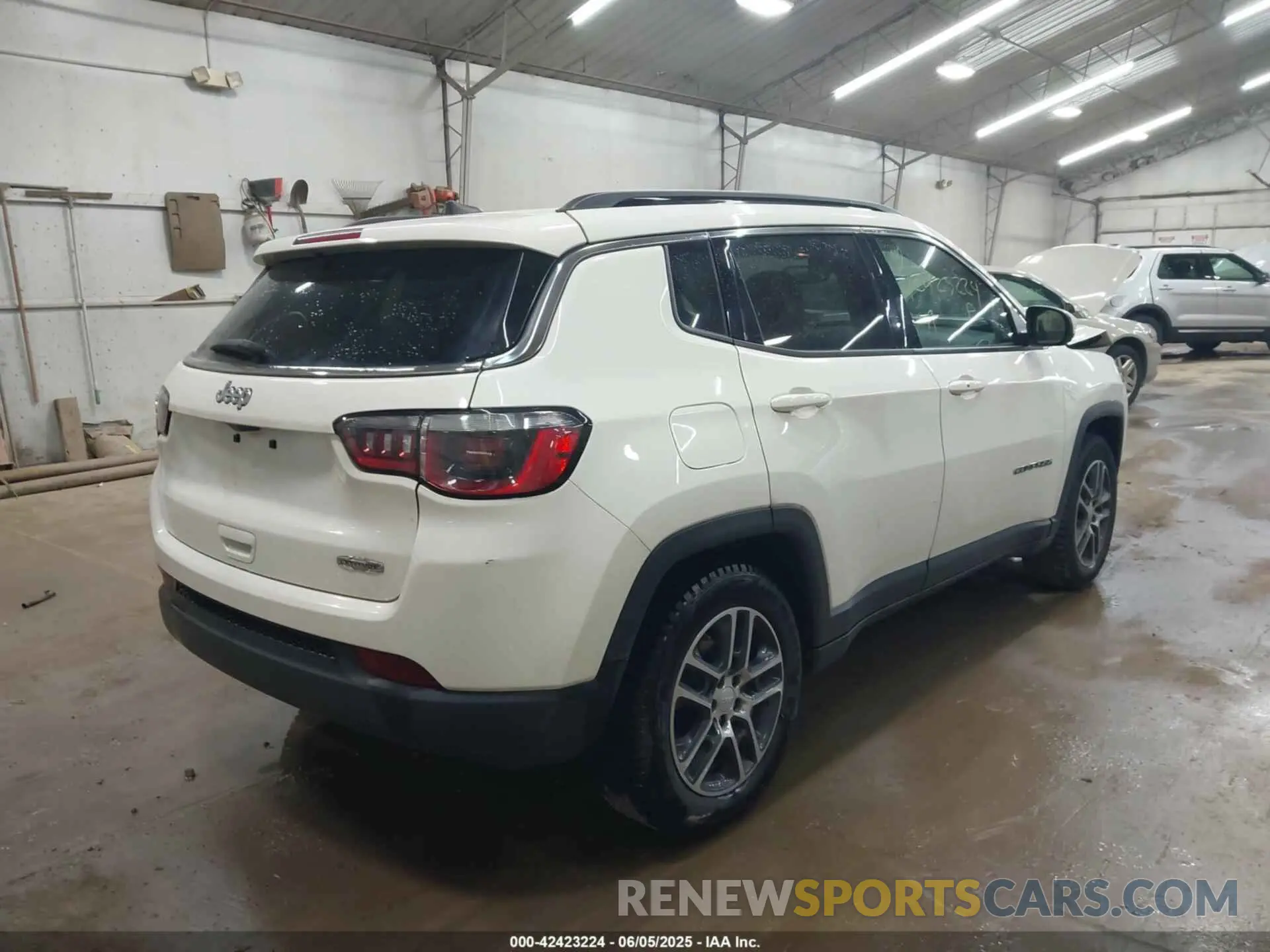 4 Photograph of a damaged car 3C4NJCBB8KT685910 JEEP COMPASS 2019