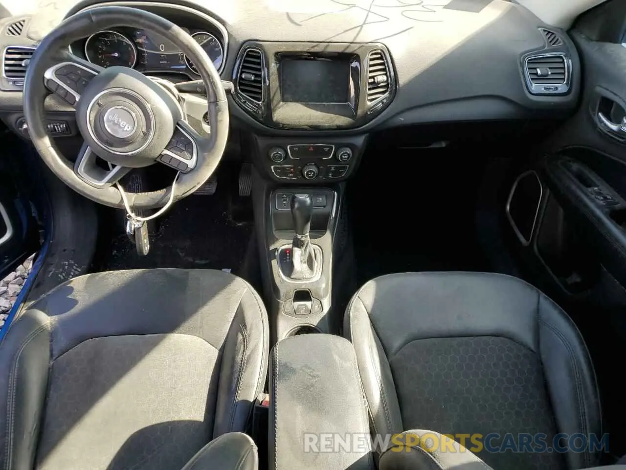 8 Photograph of a damaged car 3C4NJCBB8KT692274 JEEP COMPASS 2019