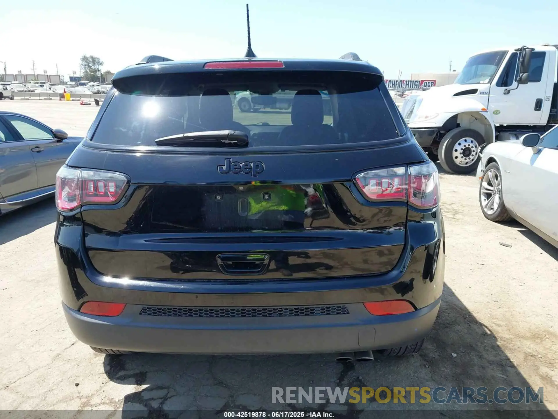 15 Photograph of a damaged car 3C4NJCBB8KT727170 JEEP COMPASS 2019