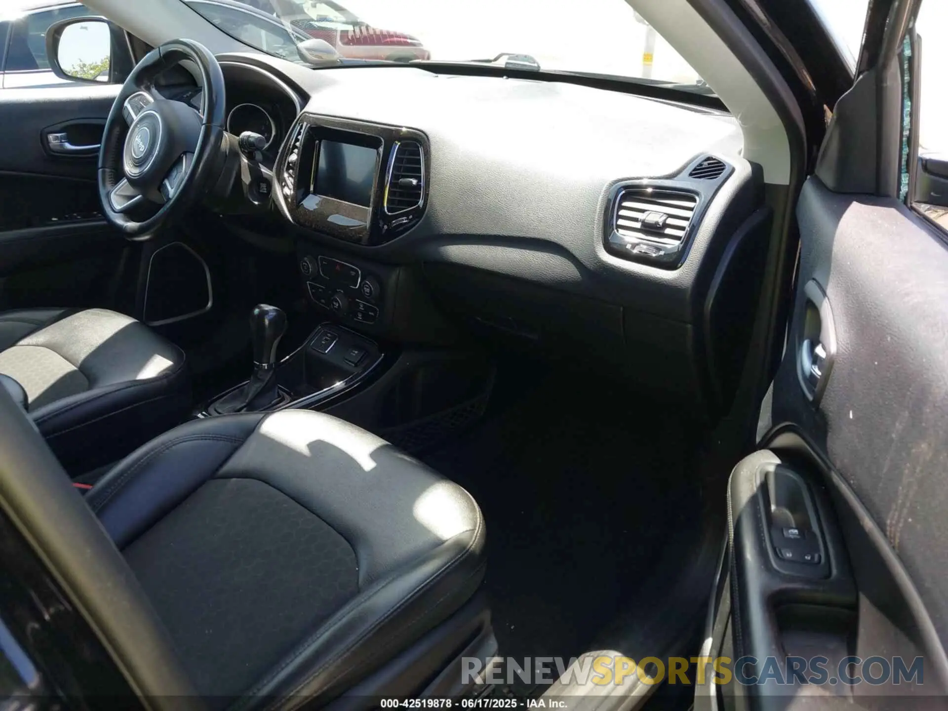 5 Photograph of a damaged car 3C4NJCBB8KT727170 JEEP COMPASS 2019