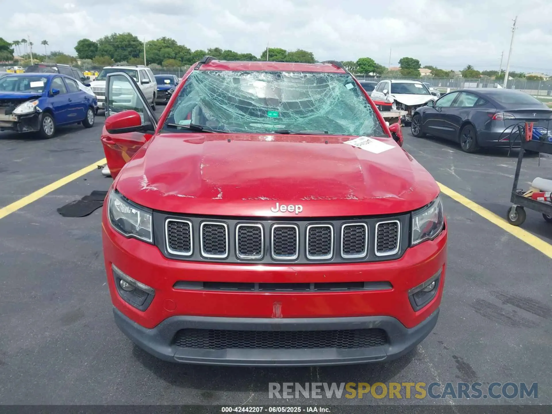 13 Photograph of a damaged car 3C4NJCBB8KT843811 JEEP COMPASS 2019