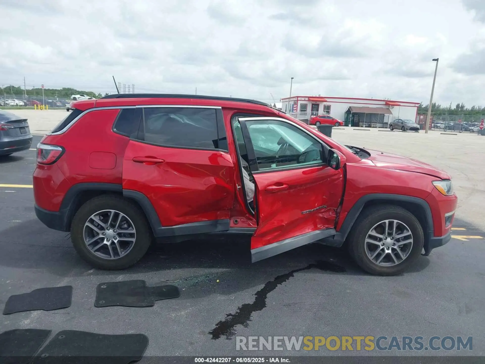 14 Photograph of a damaged car 3C4NJCBB8KT843811 JEEP COMPASS 2019