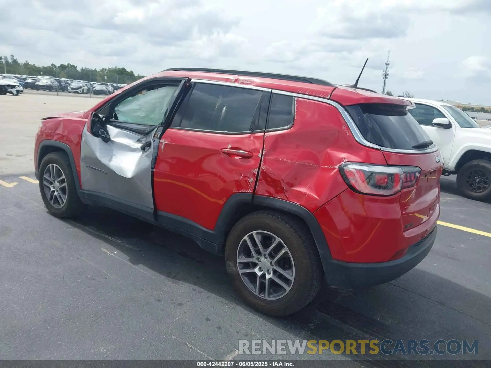 3 Photograph of a damaged car 3C4NJCBB8KT843811 JEEP COMPASS 2019