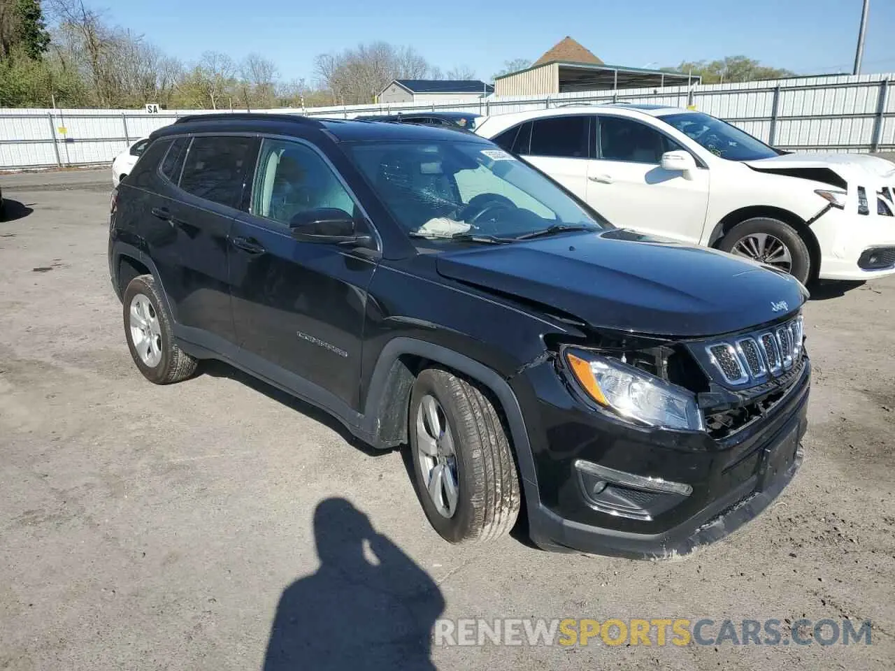 4 Photograph of a damaged car 3C4NJCBB9KT614537 JEEP COMPASS 2019