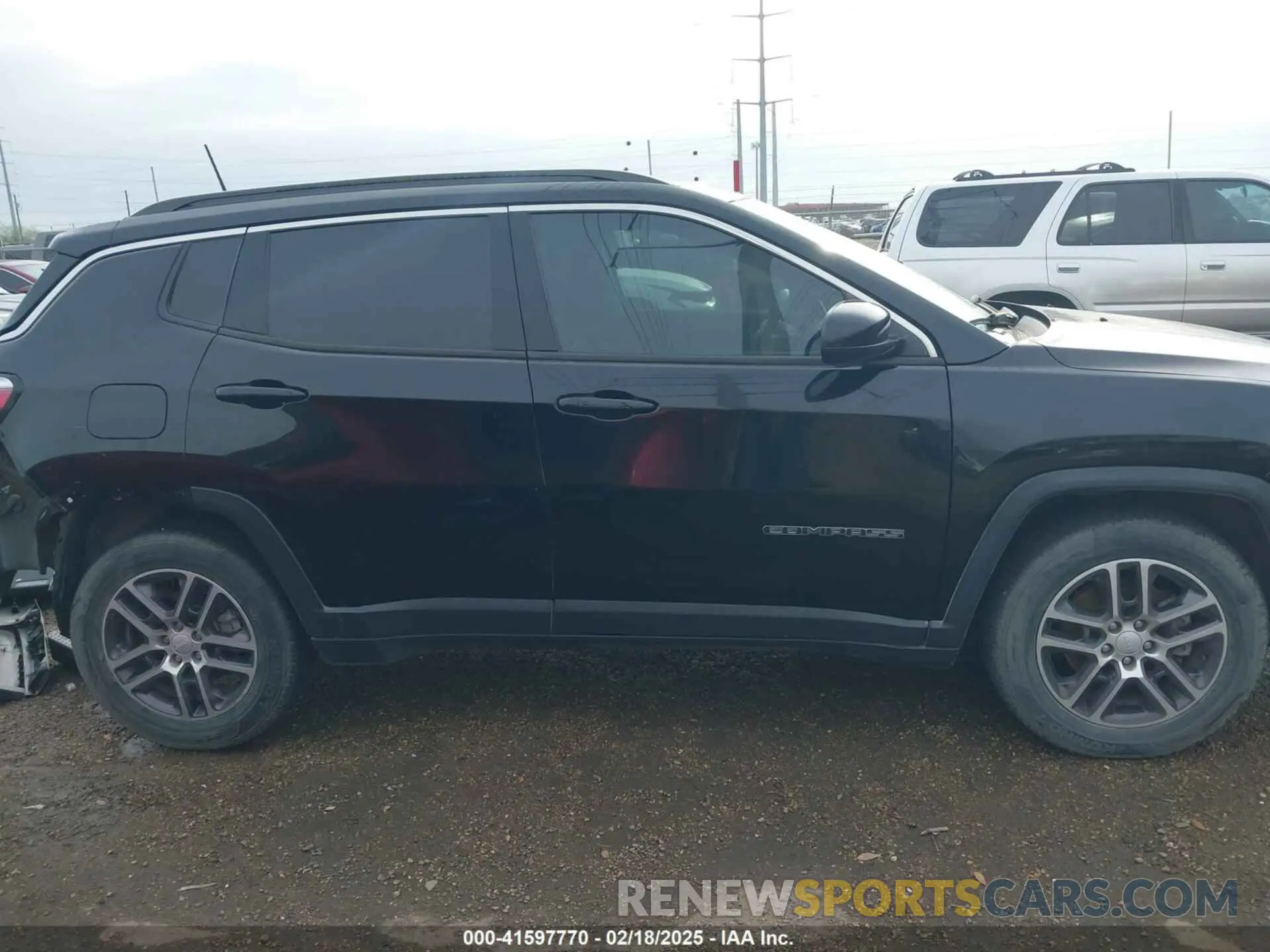 14 Photograph of a damaged car 3C4NJCBB9KT637624 JEEP COMPASS 2019