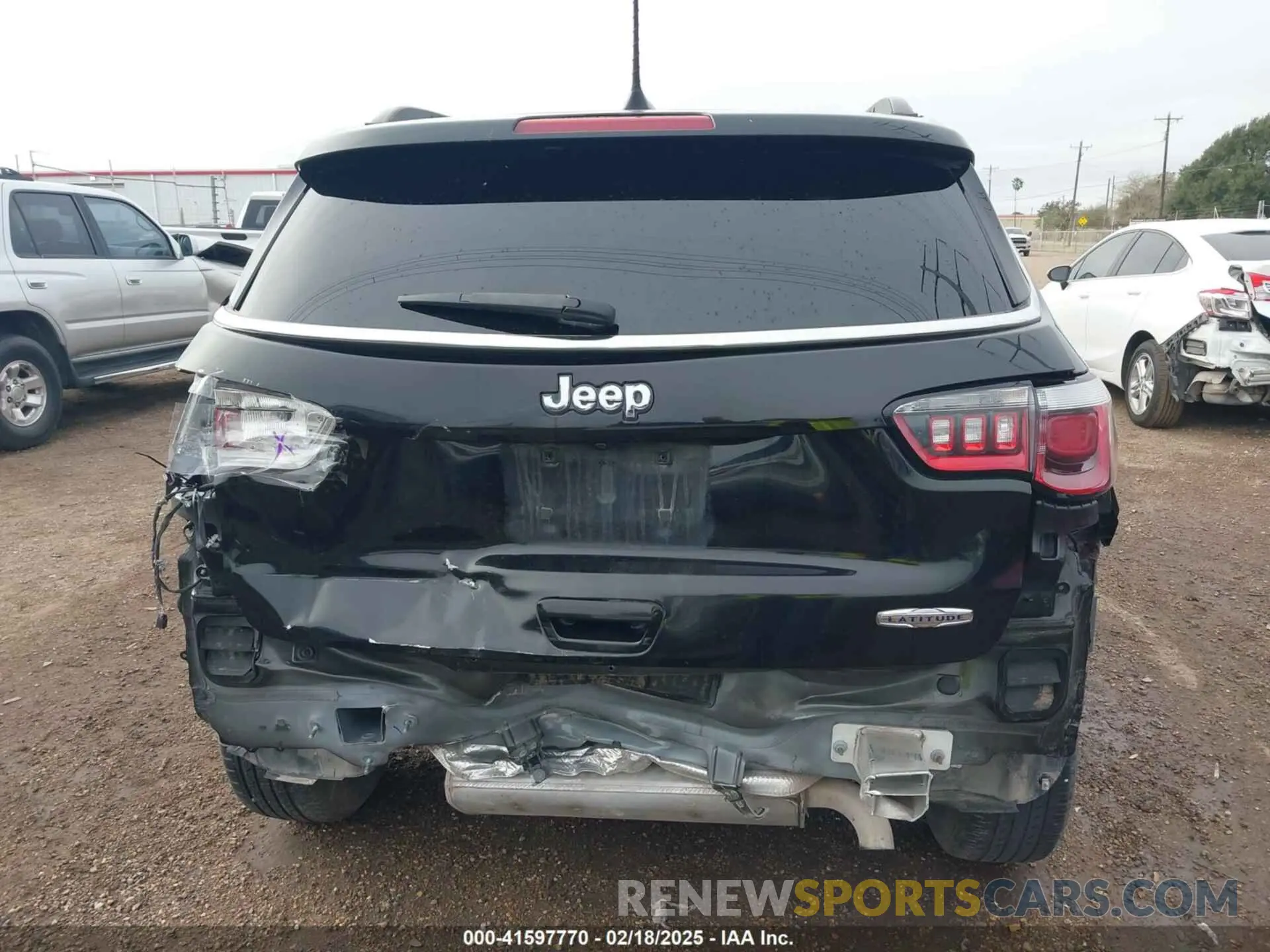 17 Photograph of a damaged car 3C4NJCBB9KT637624 JEEP COMPASS 2019