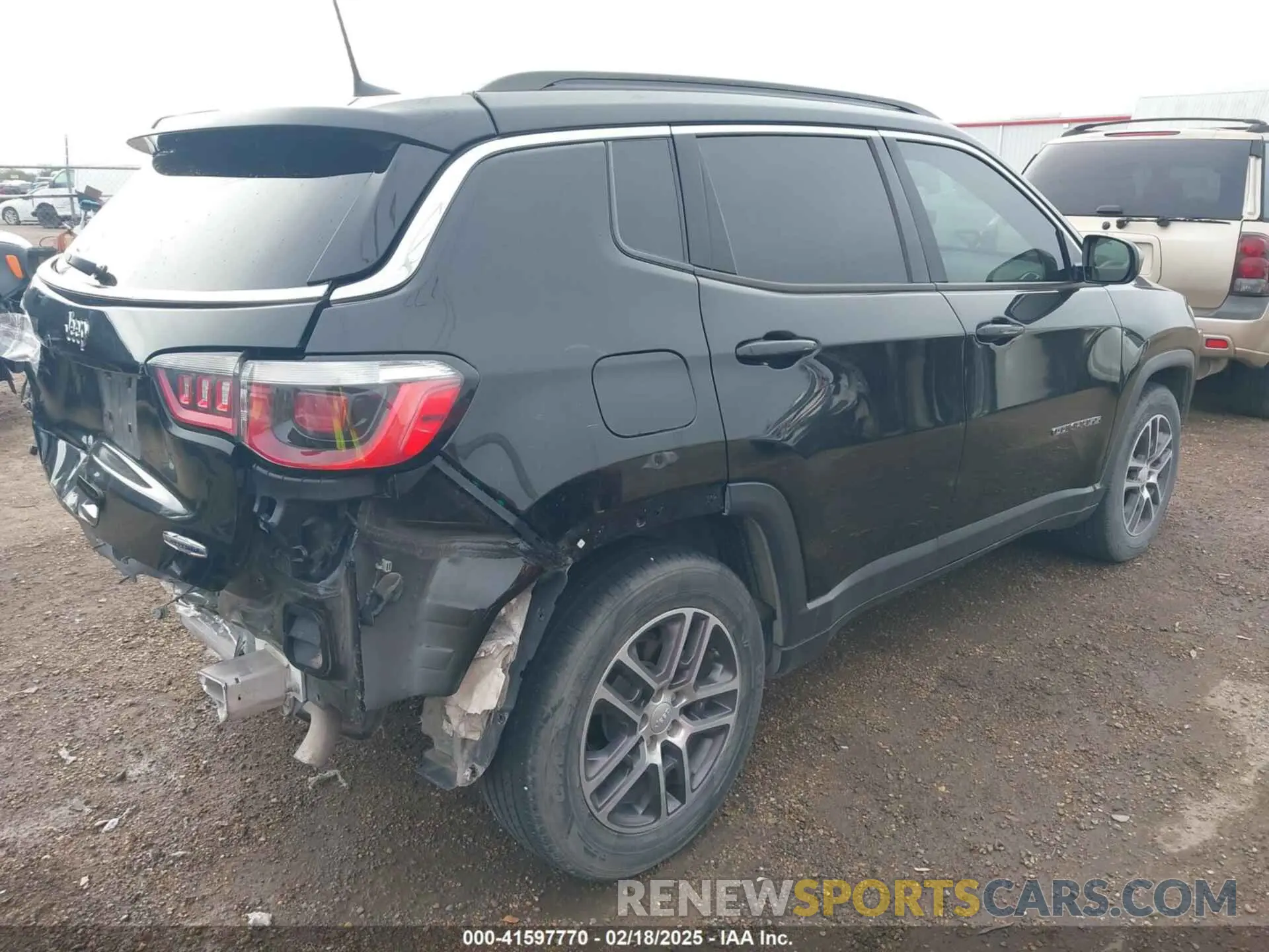 4 Photograph of a damaged car 3C4NJCBB9KT637624 JEEP COMPASS 2019