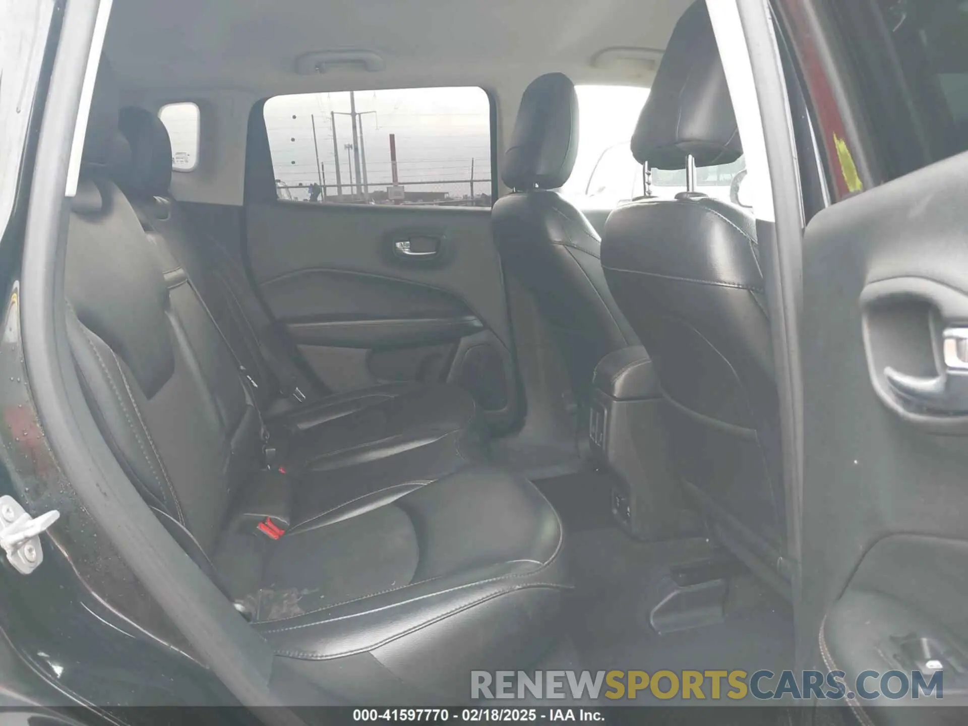 8 Photograph of a damaged car 3C4NJCBB9KT637624 JEEP COMPASS 2019
