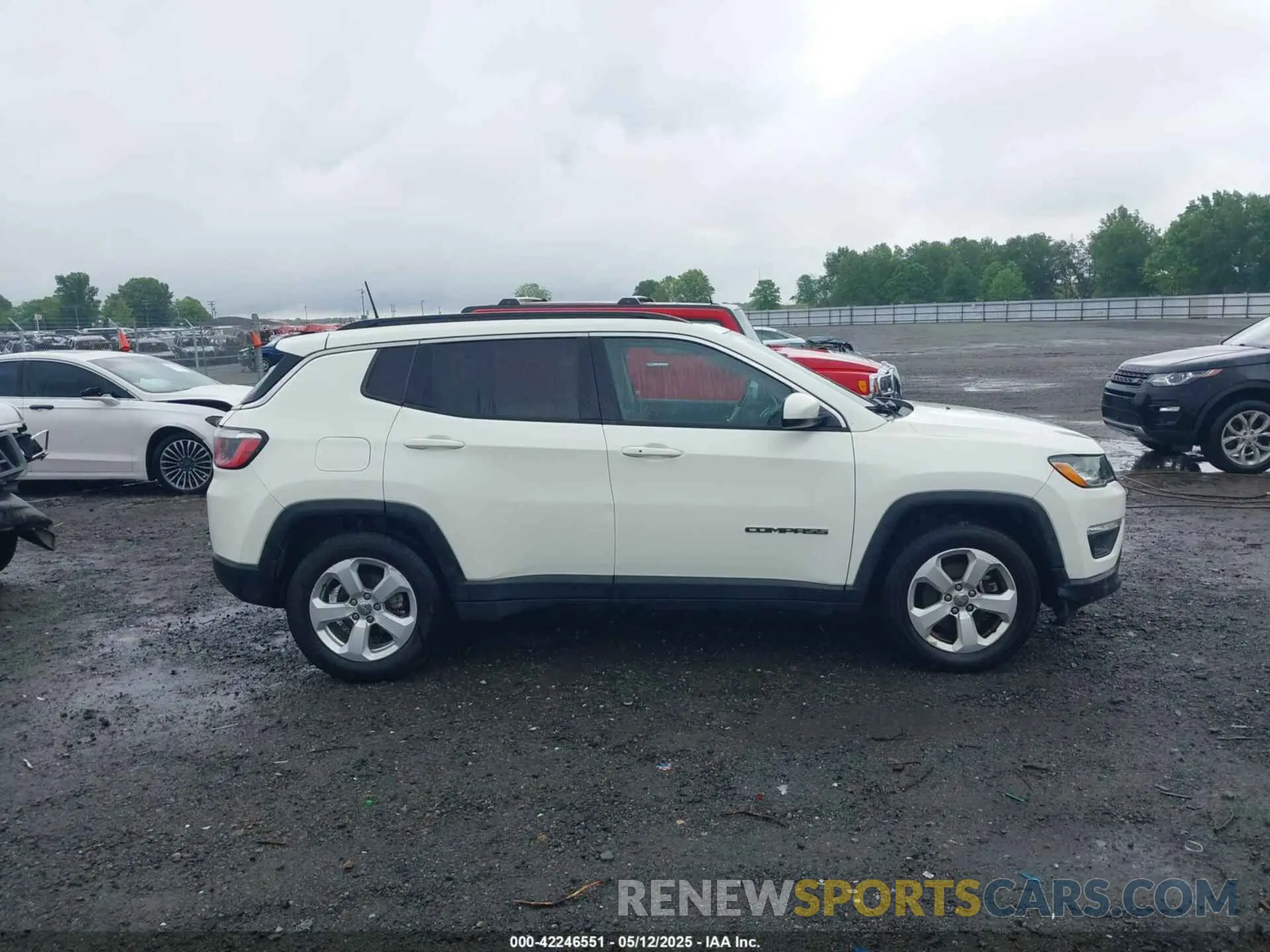 13 Photograph of a damaged car 3C4NJCBB9KT652222 JEEP COMPASS 2019