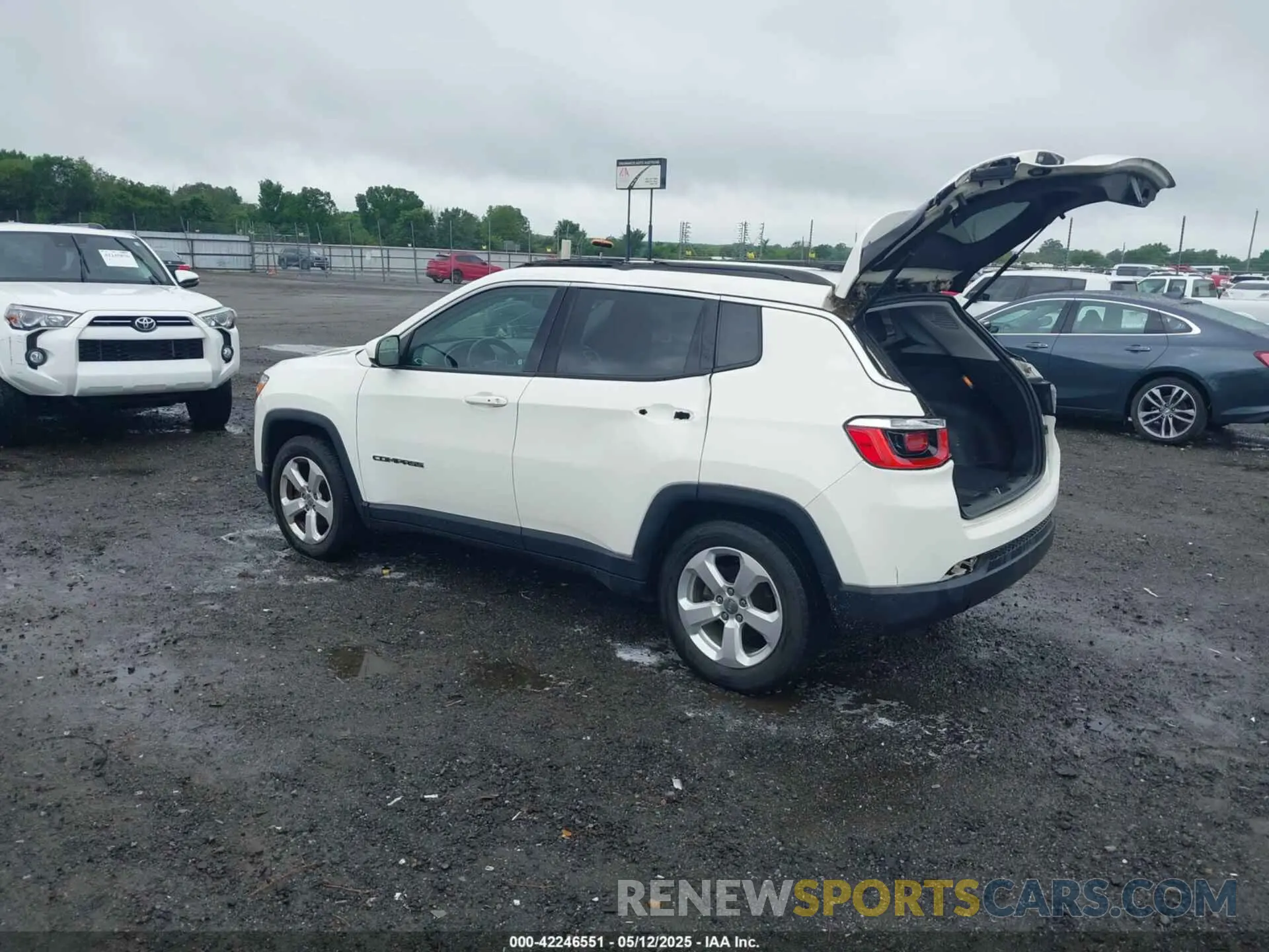 3 Photograph of a damaged car 3C4NJCBB9KT652222 JEEP COMPASS 2019