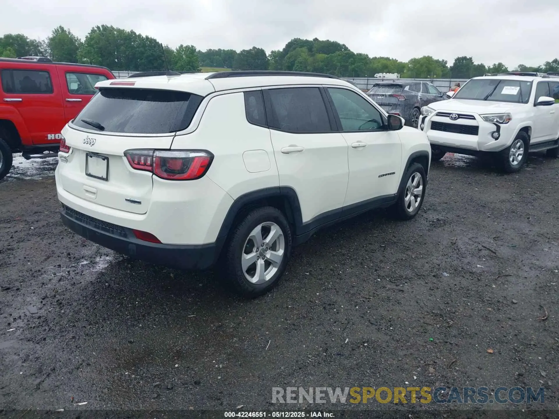 4 Photograph of a damaged car 3C4NJCBB9KT652222 JEEP COMPASS 2019