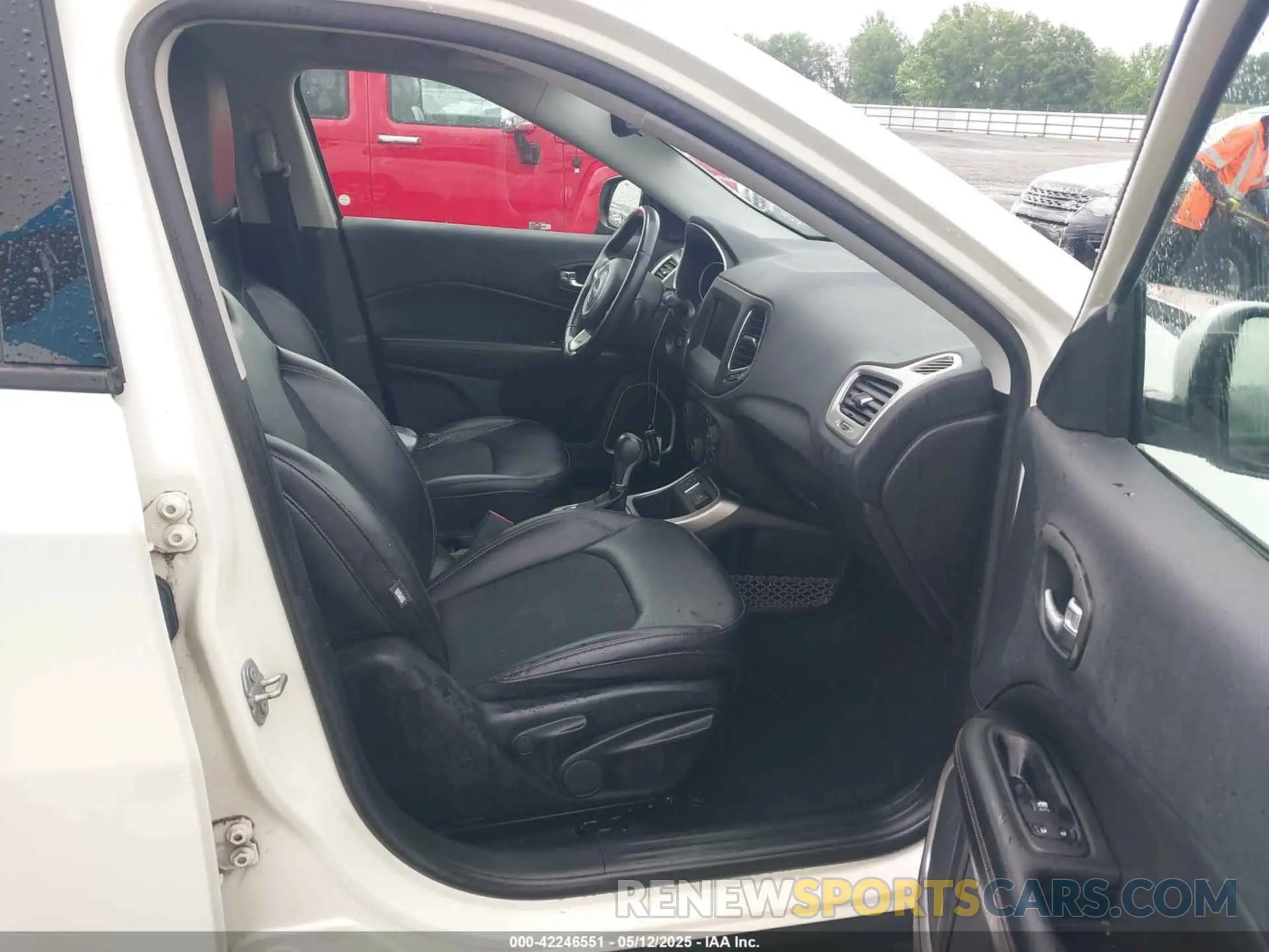 5 Photograph of a damaged car 3C4NJCBB9KT652222 JEEP COMPASS 2019