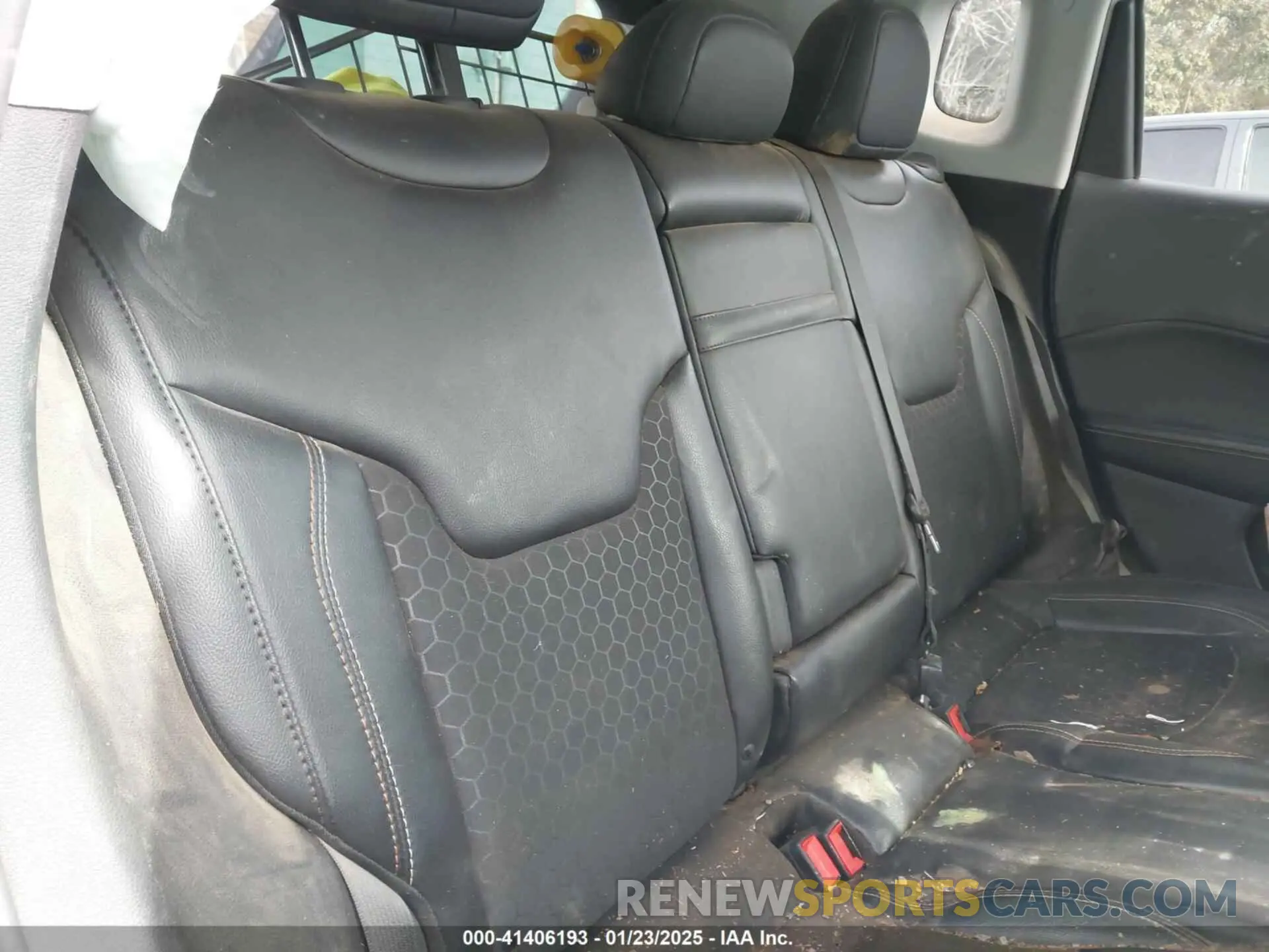 8 Photograph of a damaged car 3C4NJCBB9KT654889 JEEP COMPASS 2019