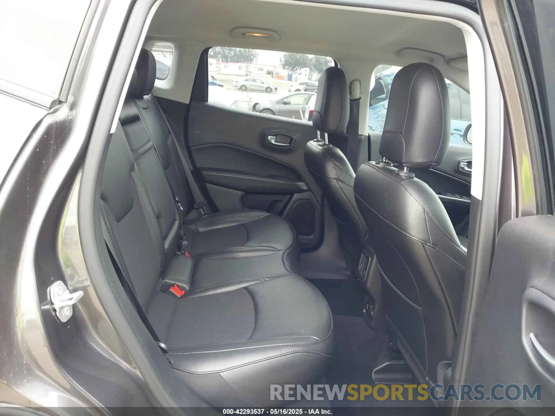 8 Photograph of a damaged car 3C4NJCBB9KT833210 JEEP COMPASS 2019