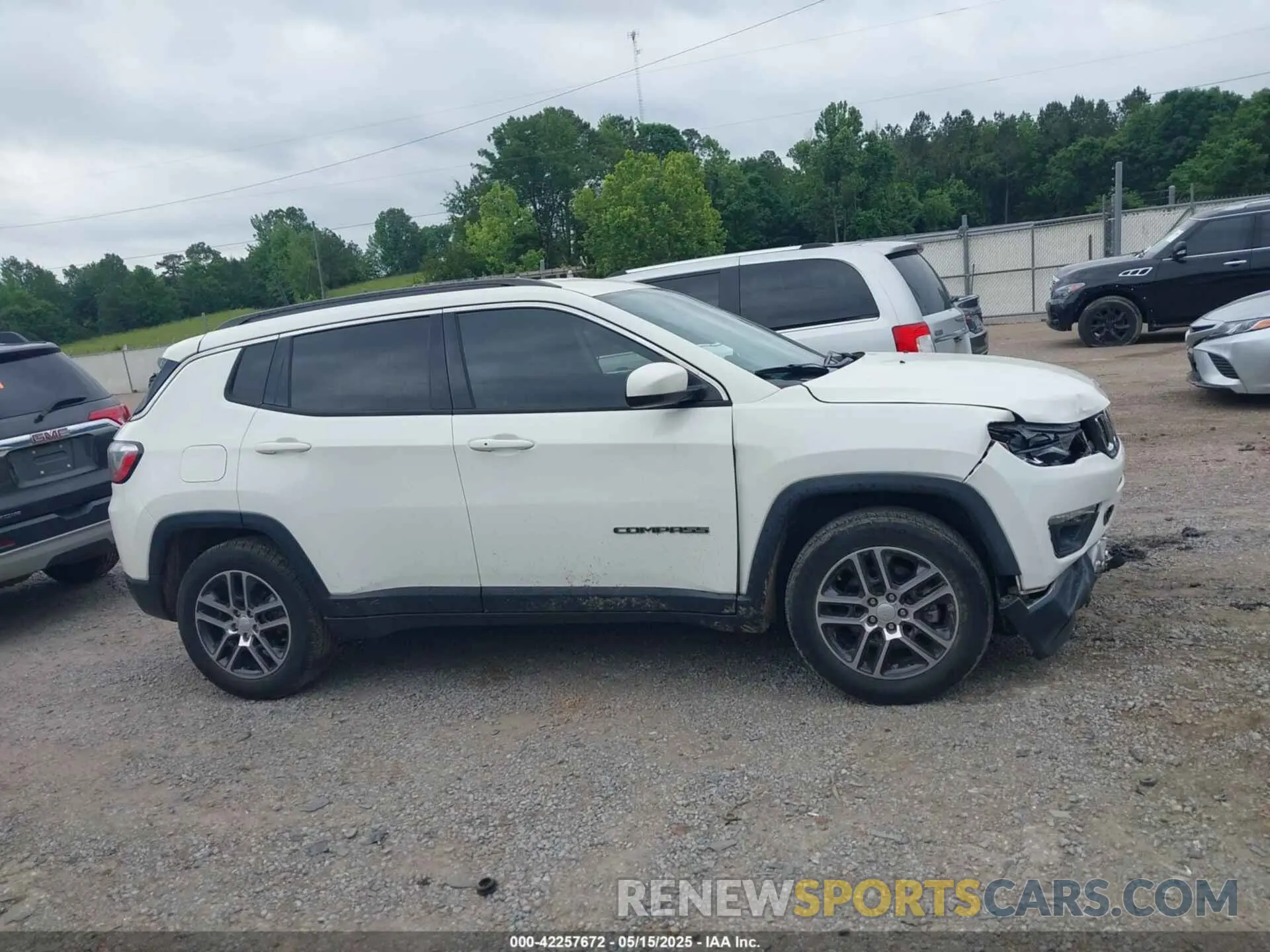 14 Photograph of a damaged car 3C4NJCBBXKT699338 JEEP COMPASS 2019