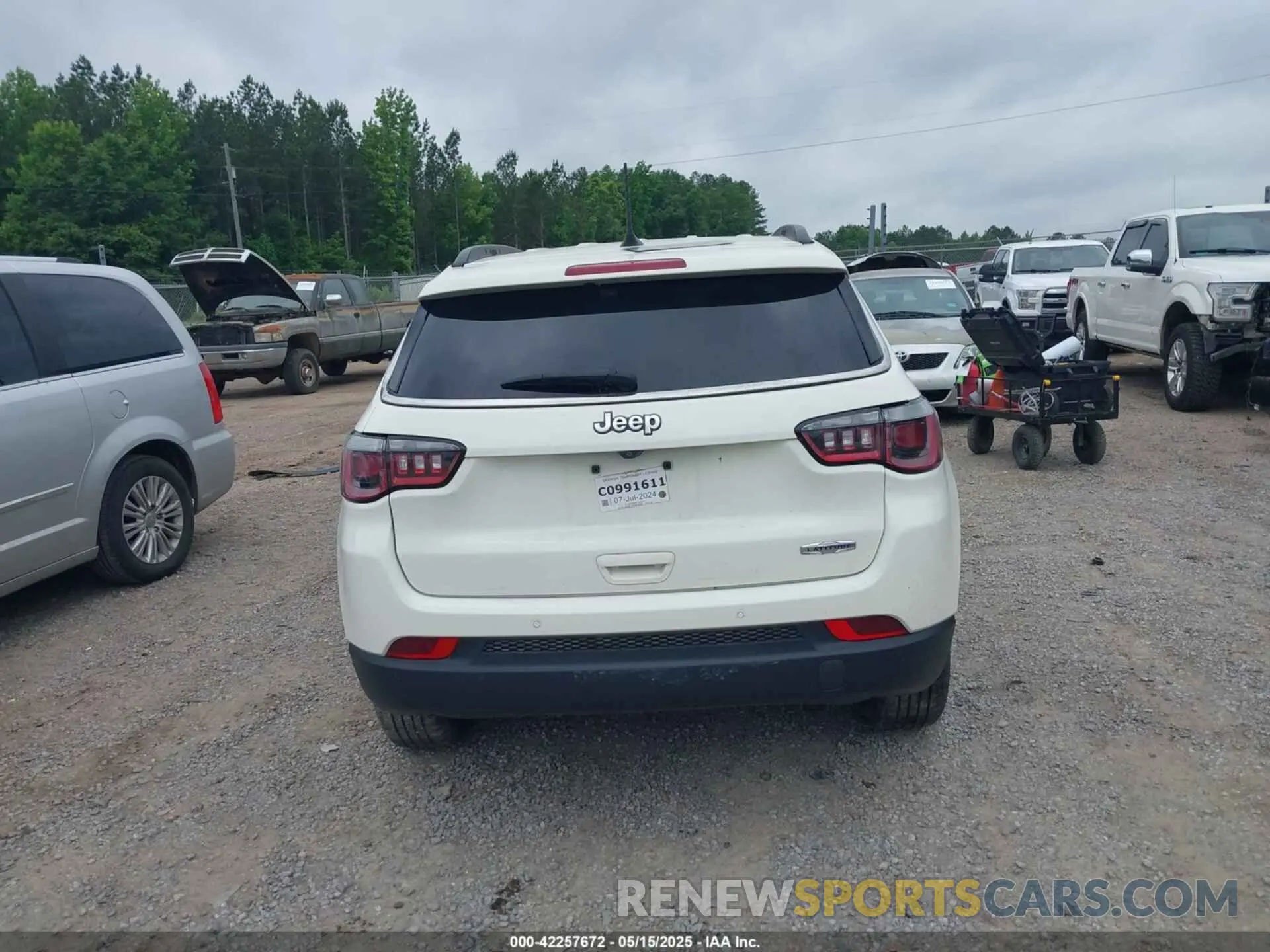 17 Photograph of a damaged car 3C4NJCBBXKT699338 JEEP COMPASS 2019
