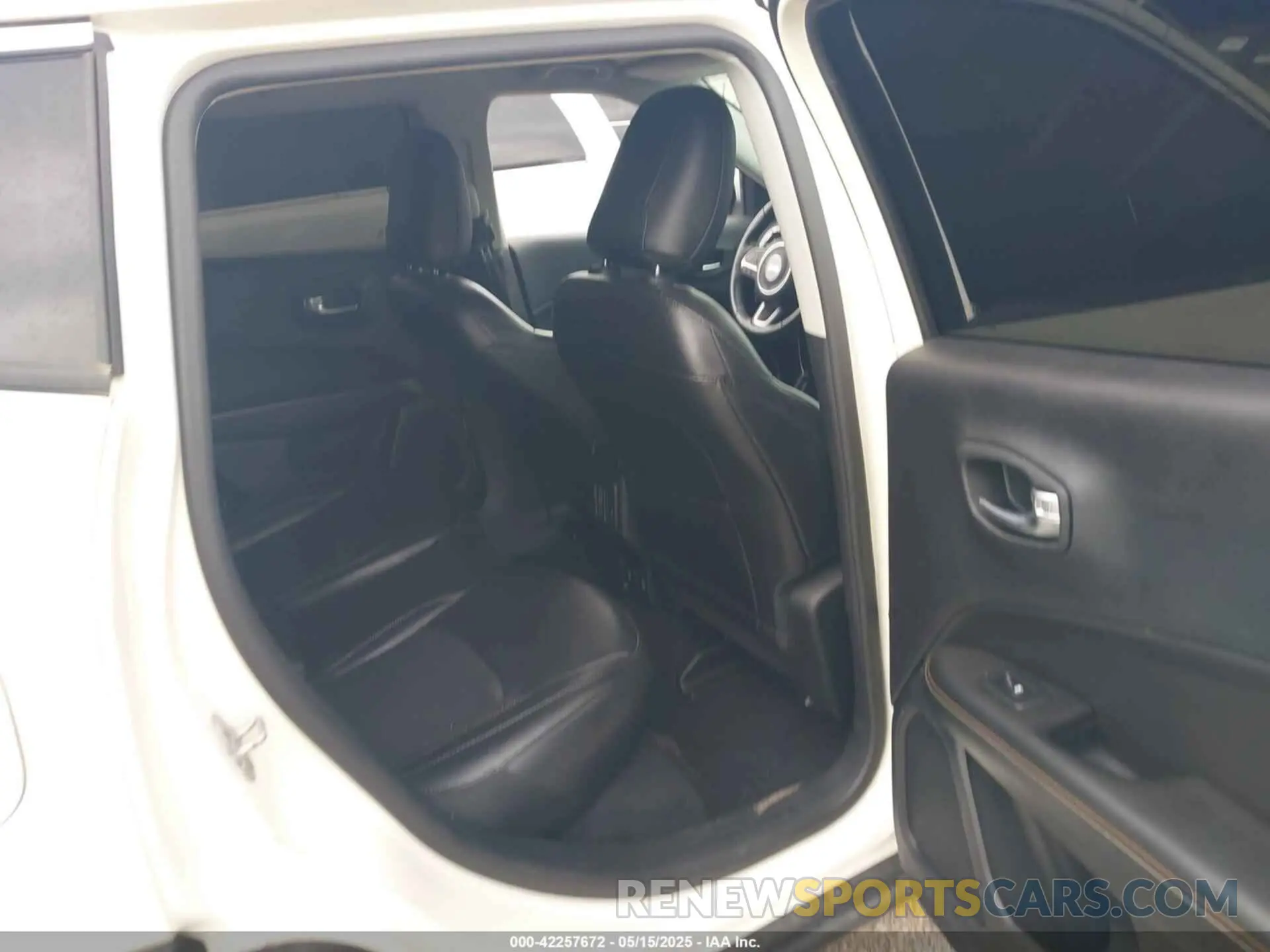 8 Photograph of a damaged car 3C4NJCBBXKT699338 JEEP COMPASS 2019