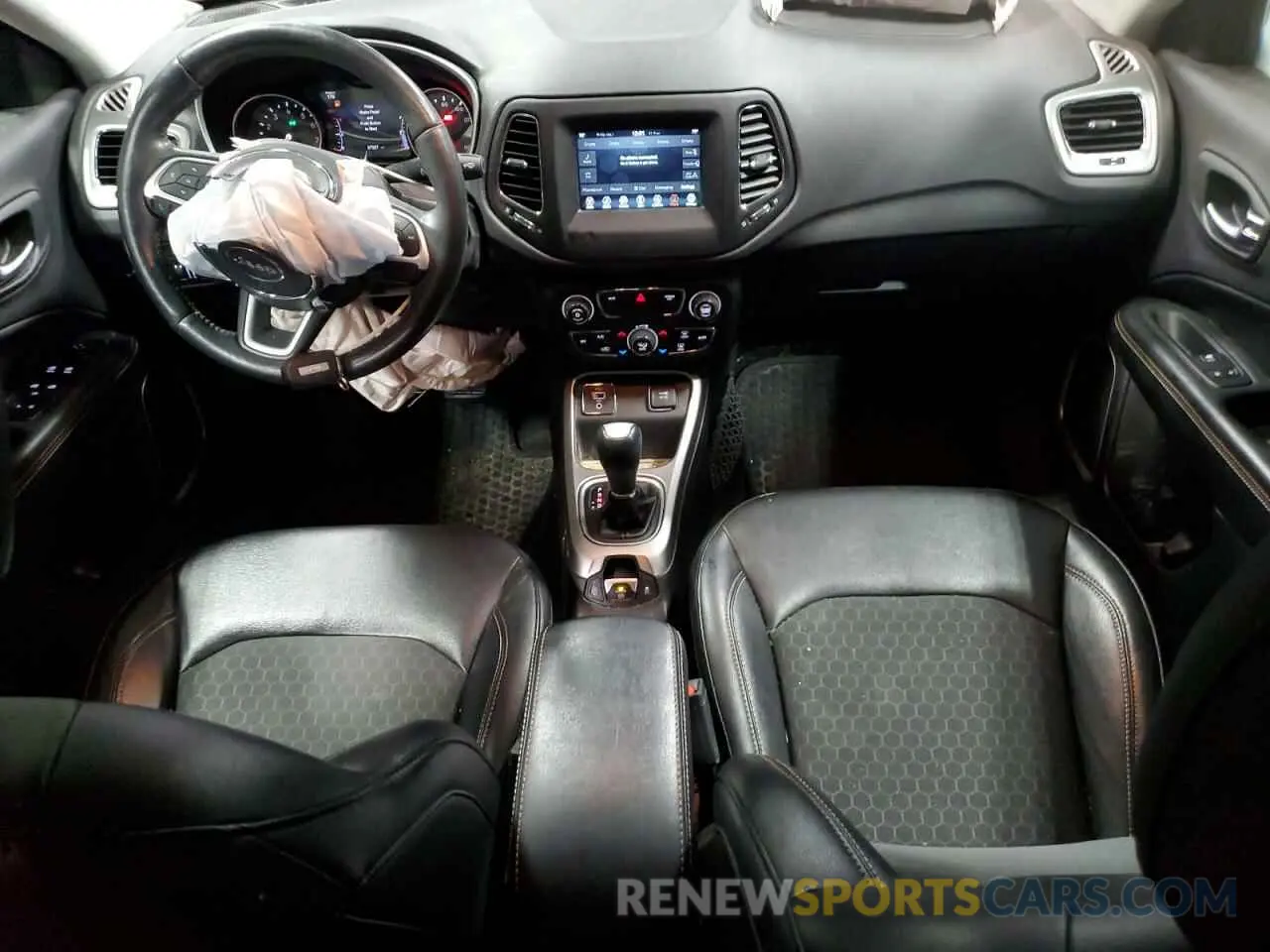 8 Photograph of a damaged car 3C4NJCBBXKT711715 JEEP COMPASS 2019
