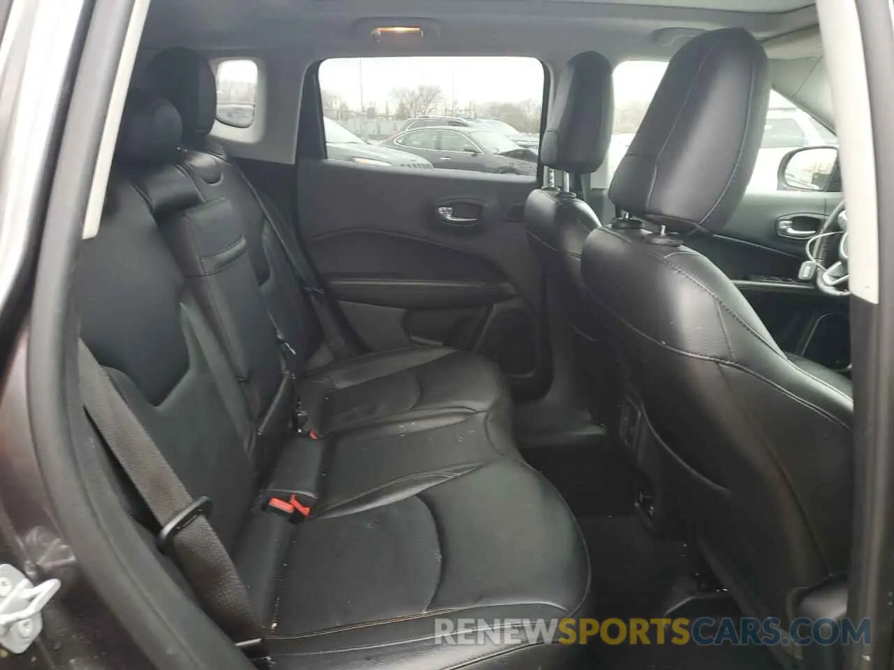 10 Photograph of a damaged car 3C4NJCCB1KT638748 JEEP COMPASS 2019
