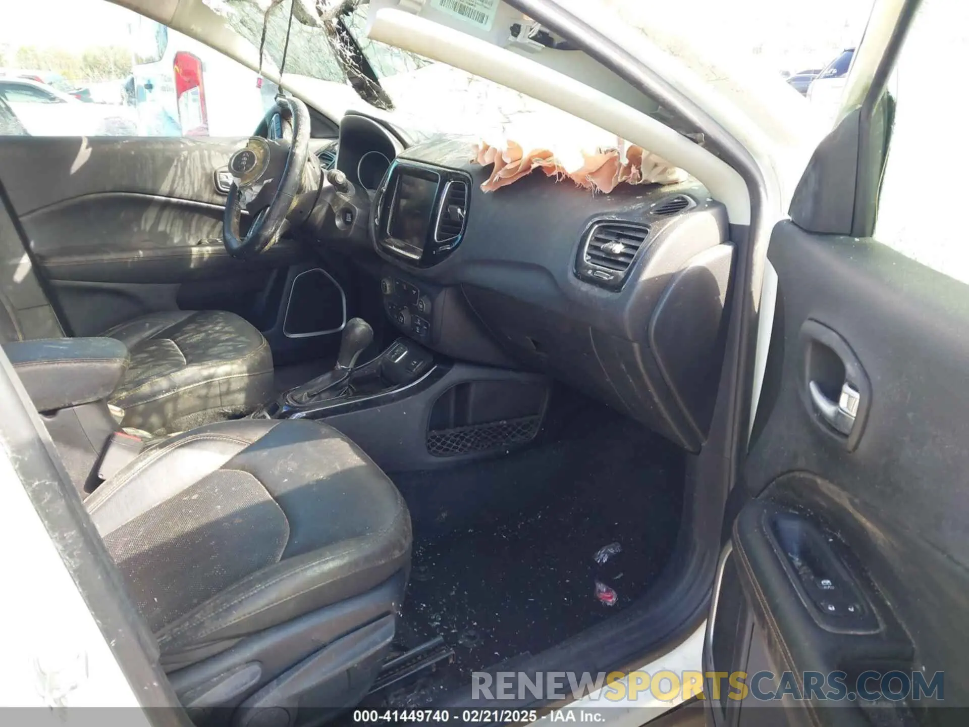 5 Photograph of a damaged car 3C4NJCCB1KT675802 JEEP COMPASS 2019