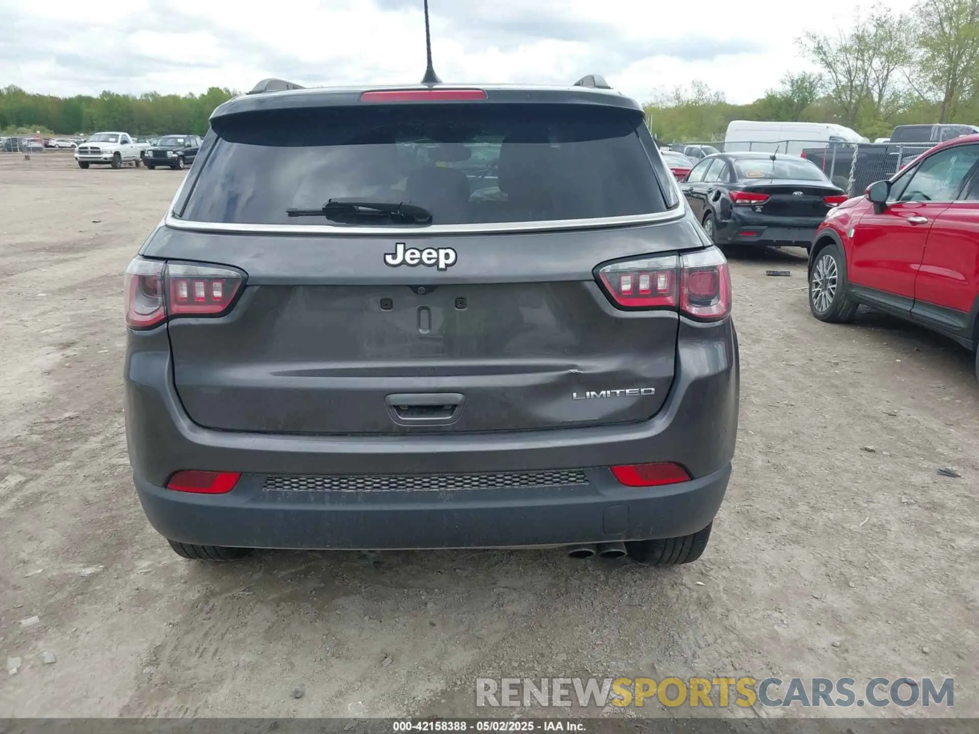 16 Photograph of a damaged car 3C4NJCCB1KT699081 JEEP COMPASS 2019
