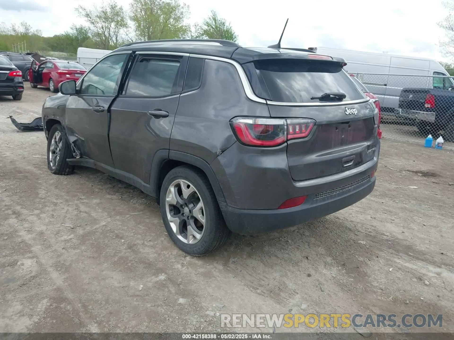 3 Photograph of a damaged car 3C4NJCCB1KT699081 JEEP COMPASS 2019