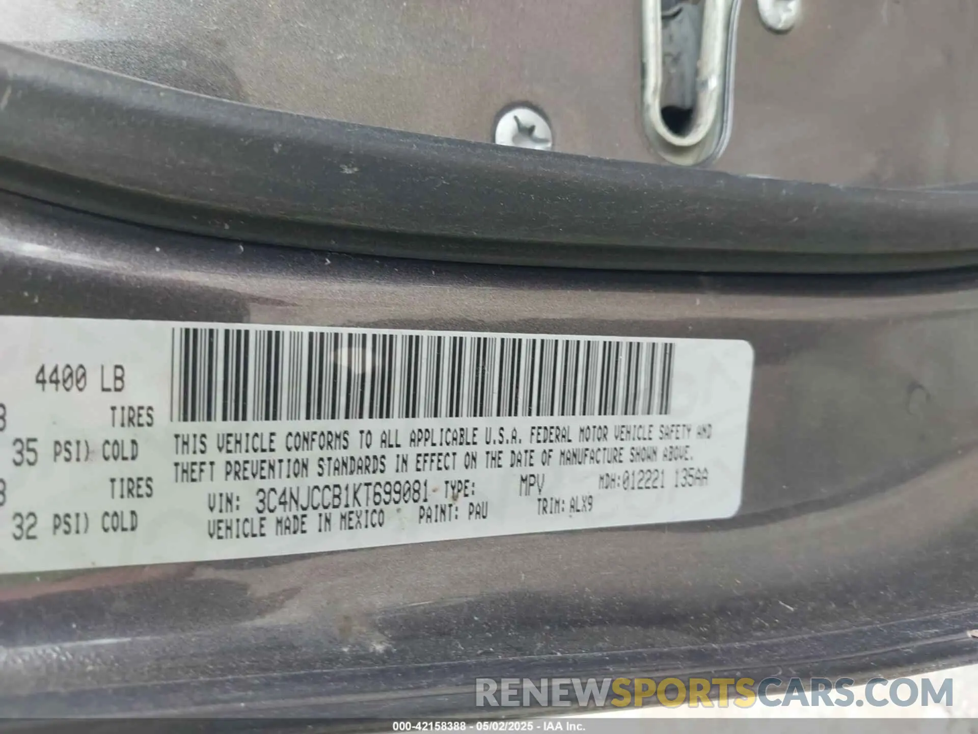 9 Photograph of a damaged car 3C4NJCCB1KT699081 JEEP COMPASS 2019