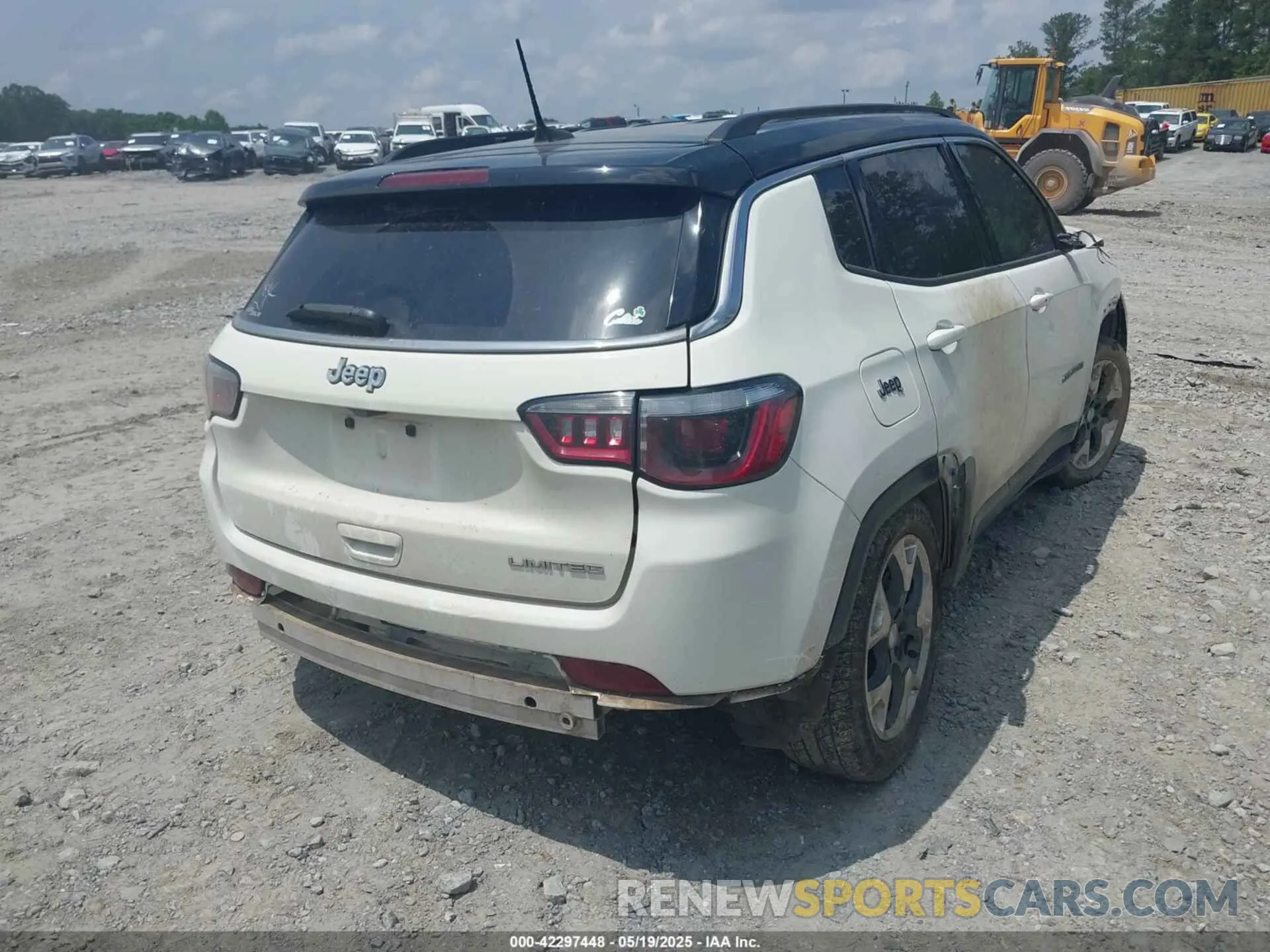 4 Photograph of a damaged car 3C4NJCCB1KT711312 JEEP COMPASS 2019
