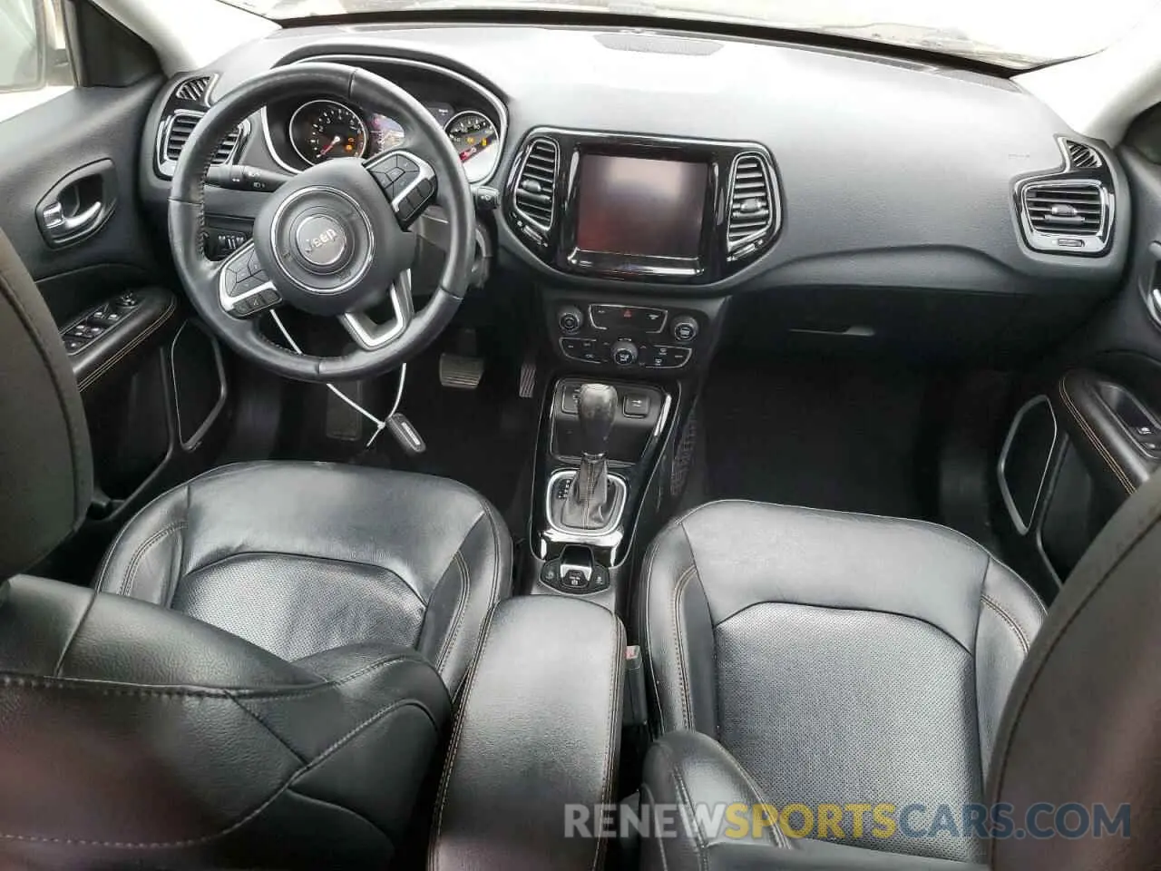 8 Photograph of a damaged car 3C4NJCCB4KT662445 JEEP COMPASS 2019