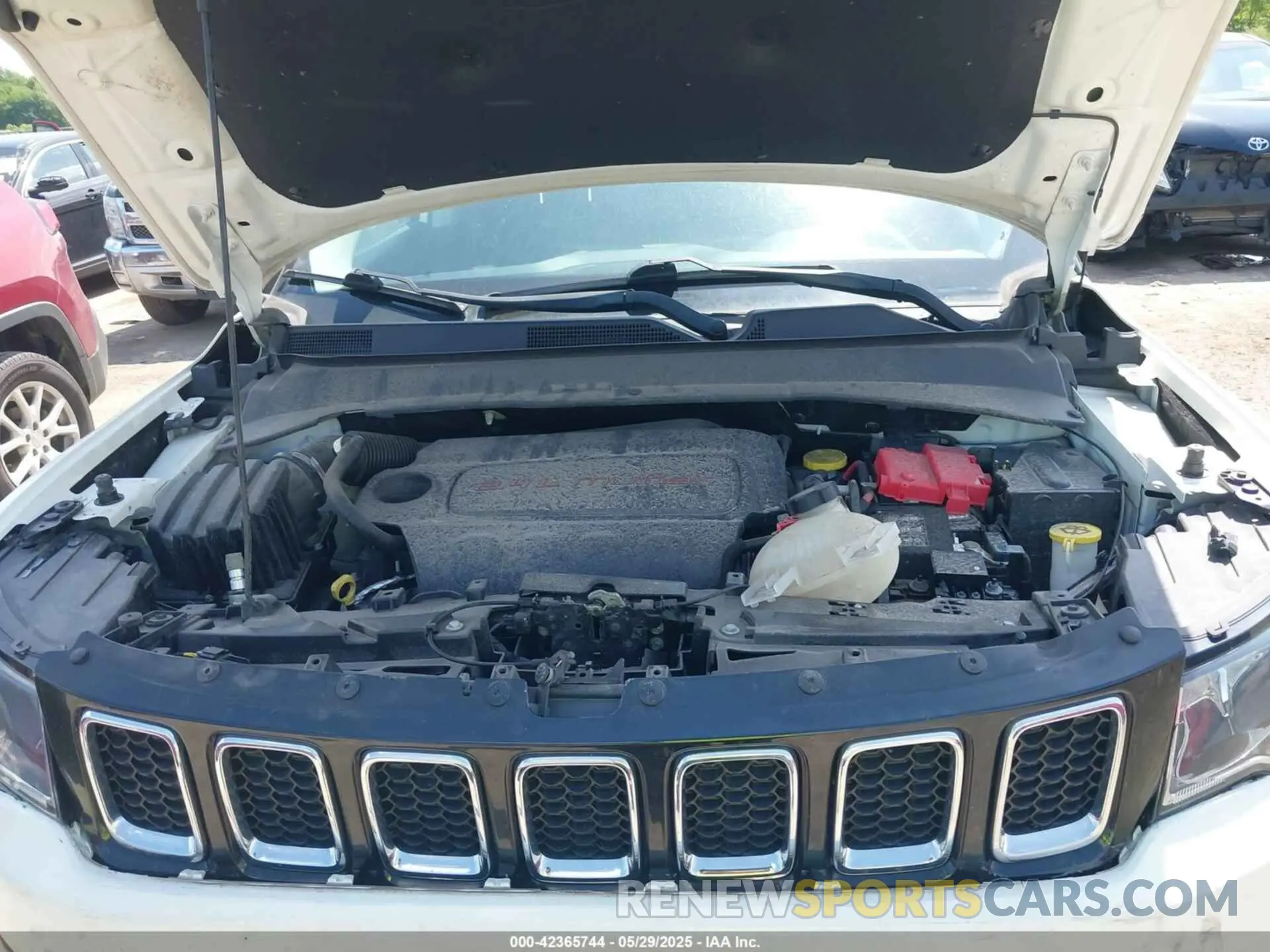 10 Photograph of a damaged car 3C4NJCCB4KT743865 JEEP COMPASS 2019