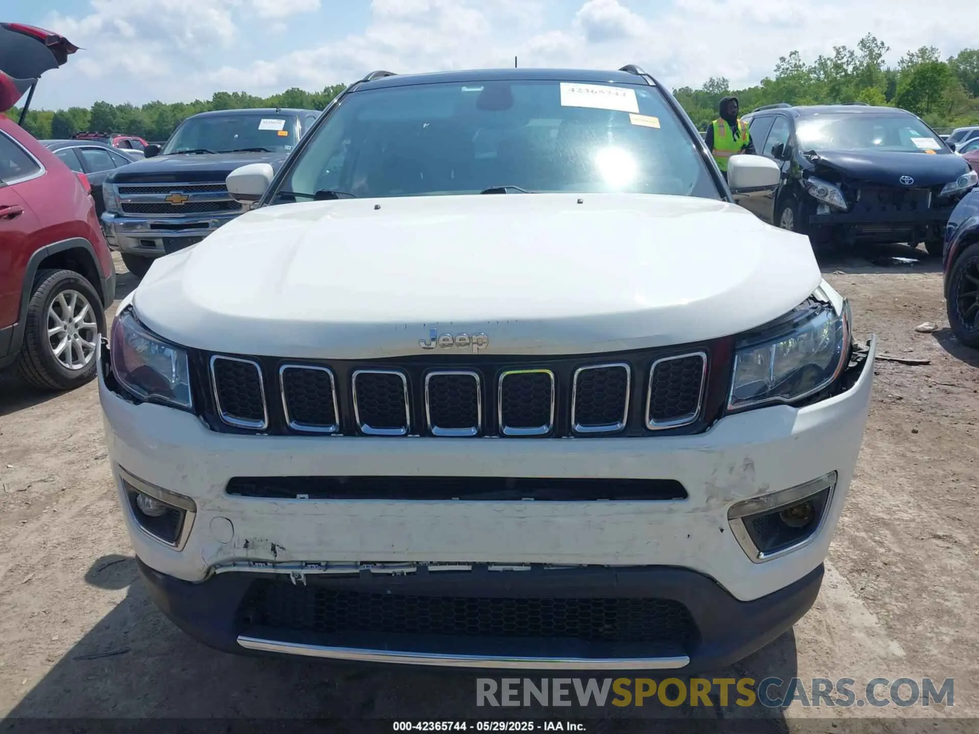 13 Photograph of a damaged car 3C4NJCCB4KT743865 JEEP COMPASS 2019