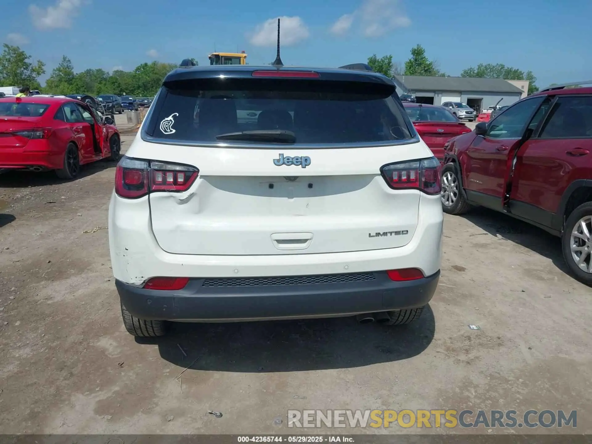 17 Photograph of a damaged car 3C4NJCCB4KT743865 JEEP COMPASS 2019