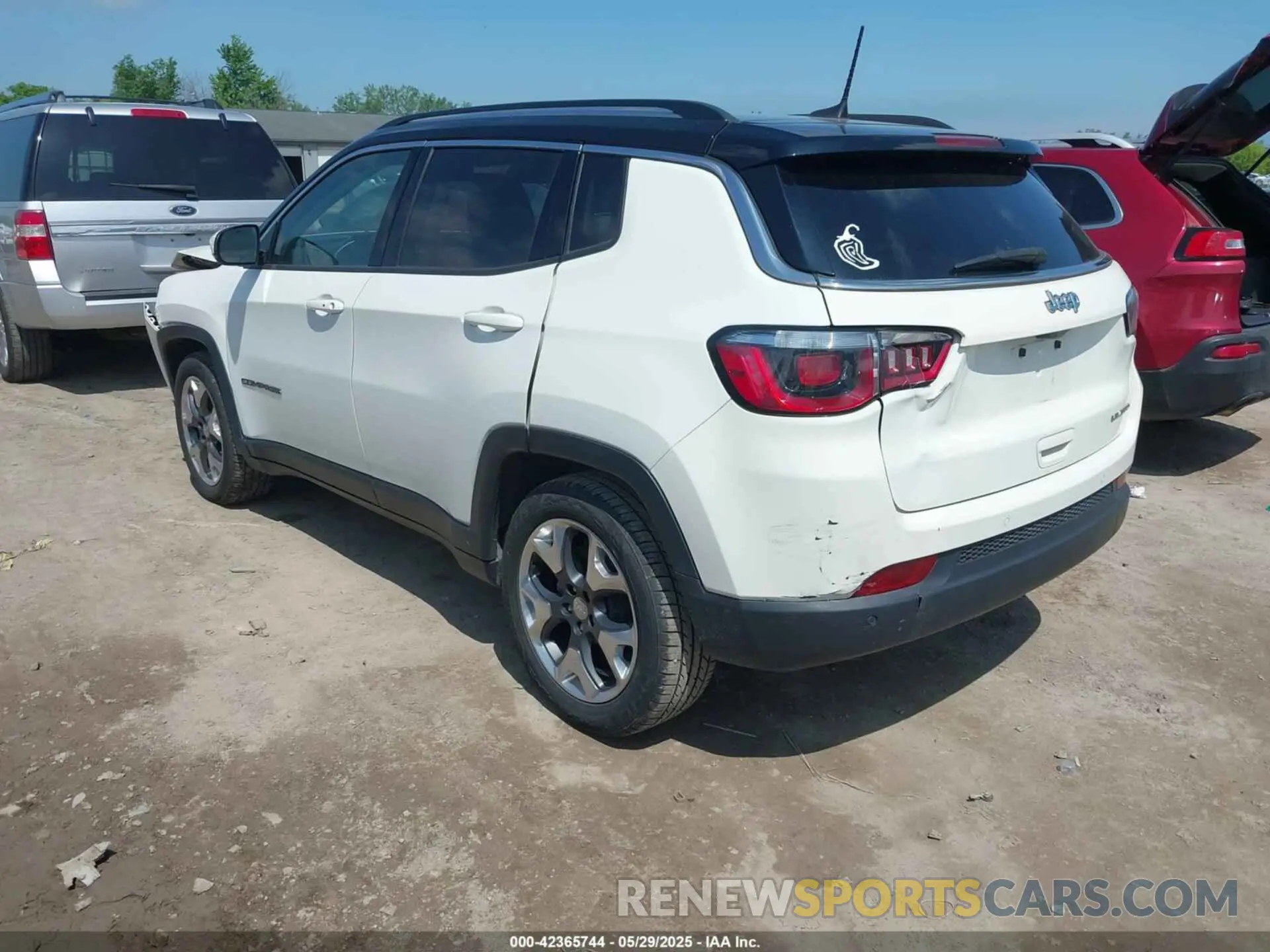 3 Photograph of a damaged car 3C4NJCCB4KT743865 JEEP COMPASS 2019