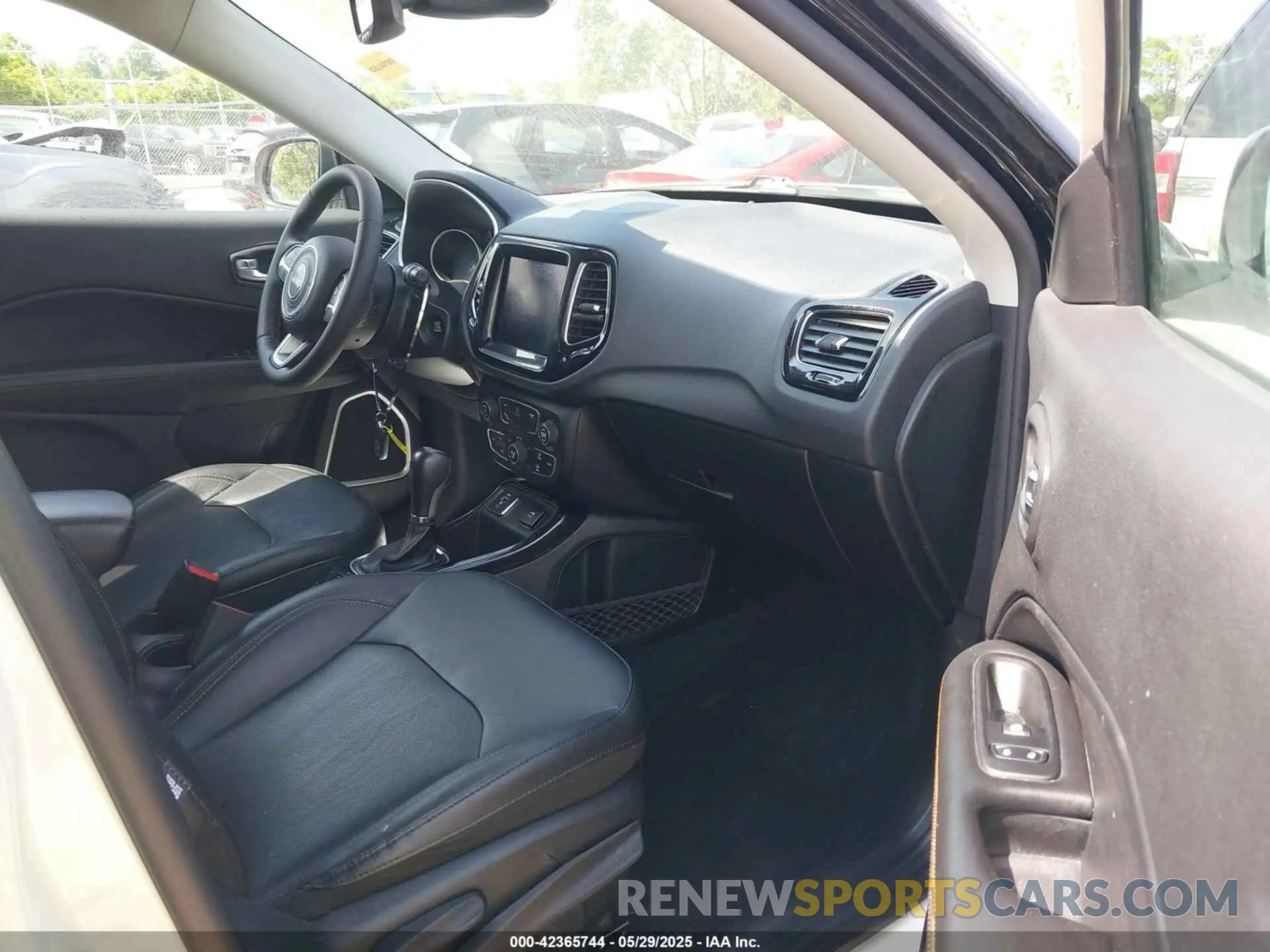 5 Photograph of a damaged car 3C4NJCCB4KT743865 JEEP COMPASS 2019