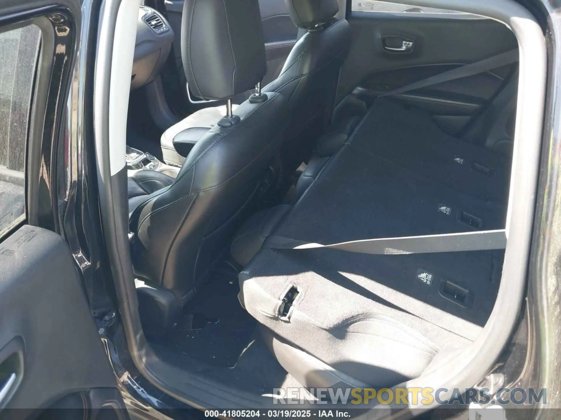 8 Photograph of a damaged car 3C4NJCCB5KT667265 JEEP COMPASS 2019