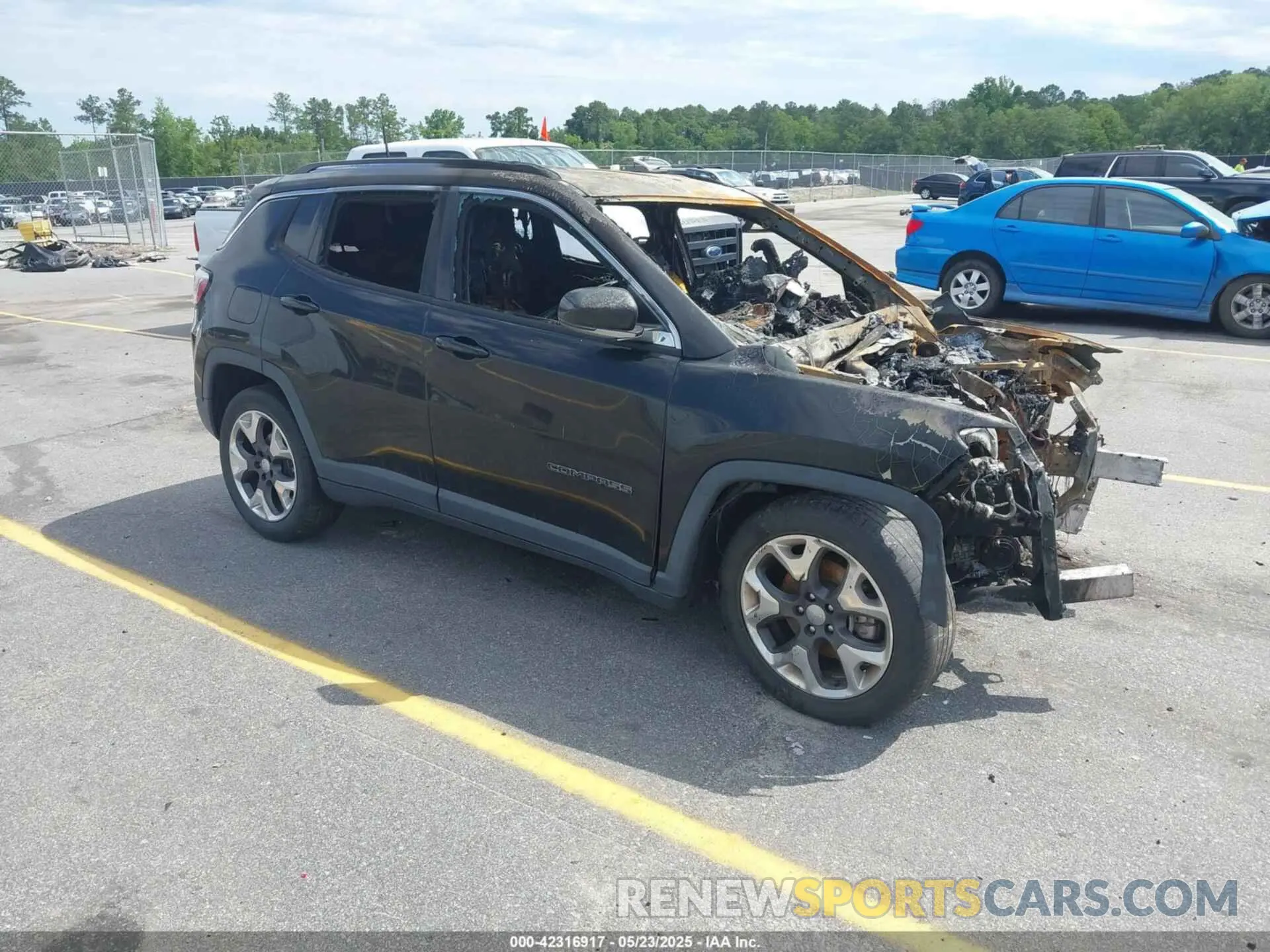 1 Photograph of a damaged car 3C4NJCCB5KT667282 JEEP COMPASS 2019