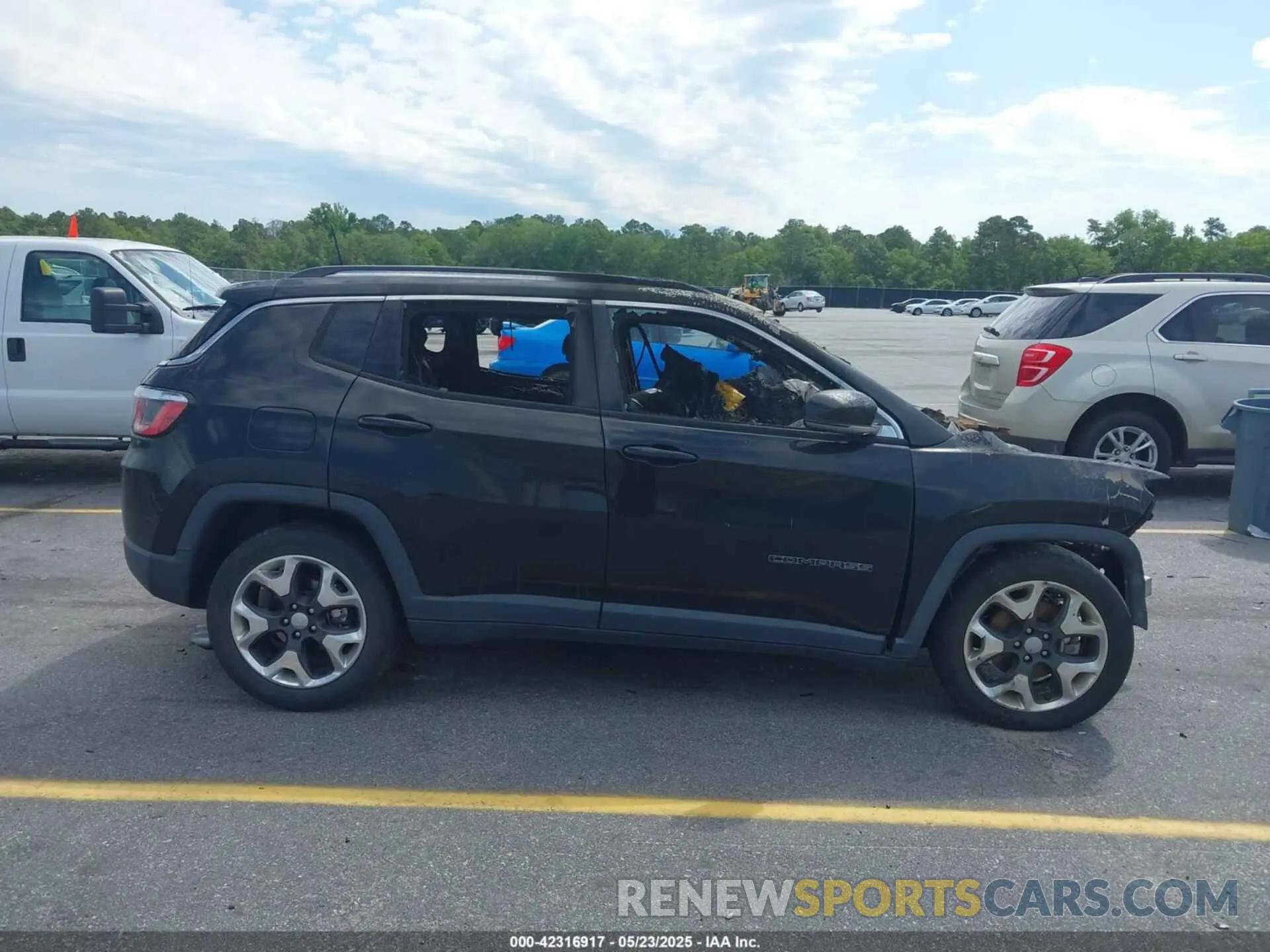 12 Photograph of a damaged car 3C4NJCCB5KT667282 JEEP COMPASS 2019