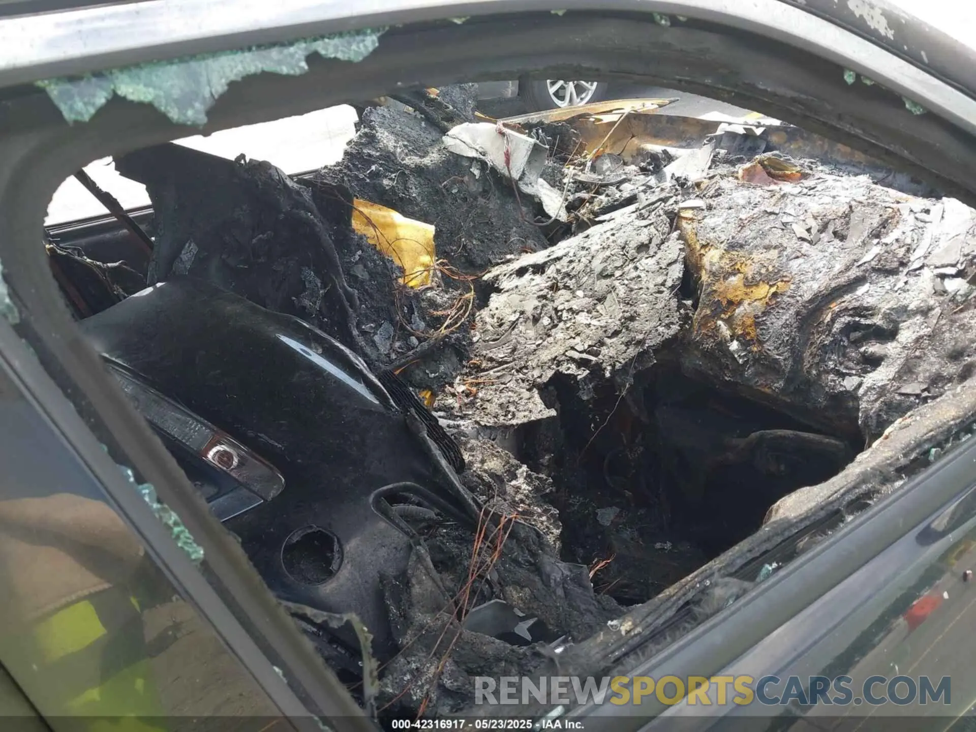 5 Photograph of a damaged car 3C4NJCCB5KT667282 JEEP COMPASS 2019