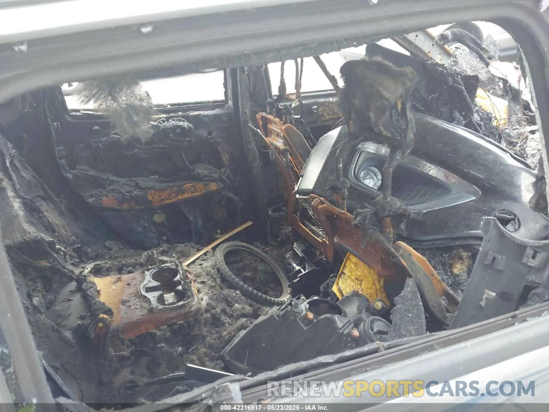 8 Photograph of a damaged car 3C4NJCCB5KT667282 JEEP COMPASS 2019