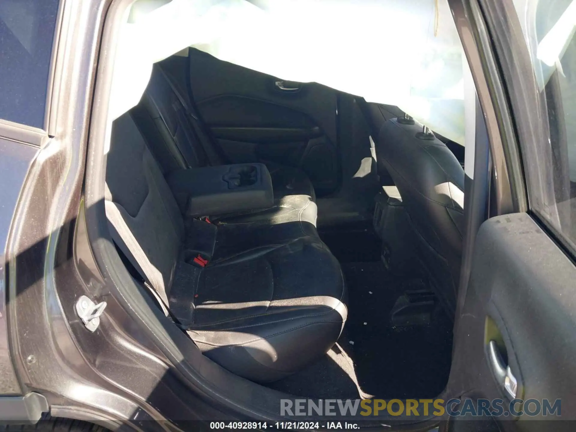 8 Photograph of a damaged car 3C4NJCCB6KT782148 JEEP COMPASS 2019